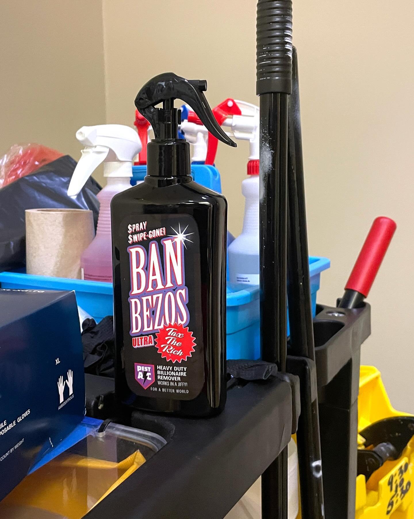 🪣🧽🧼Cleanup at @Metmuseum. Flush&rsquo;m🚽
BAN BEZOS Ultra
$pray, $wipe, Gone! TAX THE RICH
Heavy Duty Billionaire Remover. Works in a jiffy!
.
✊🏼FREE @chris.smalls_ 
🖕🏼#ARTWASHING @Metgalaofficial_2026
@Jeffbezos Laurensanchezbezos
☠️Billionair