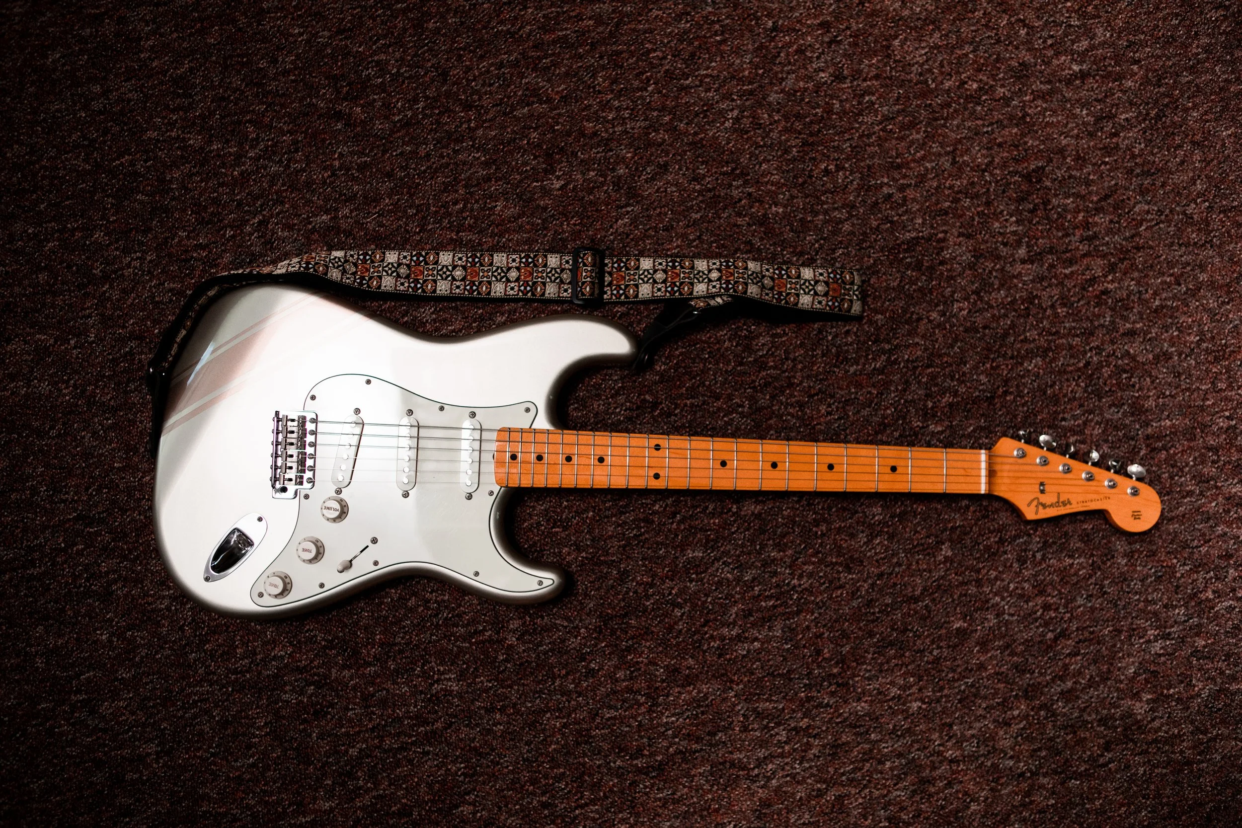 Fender MIJ 50´s Traditional Stratocaster FSR (2018) - Inca Silver with Competition Stripe