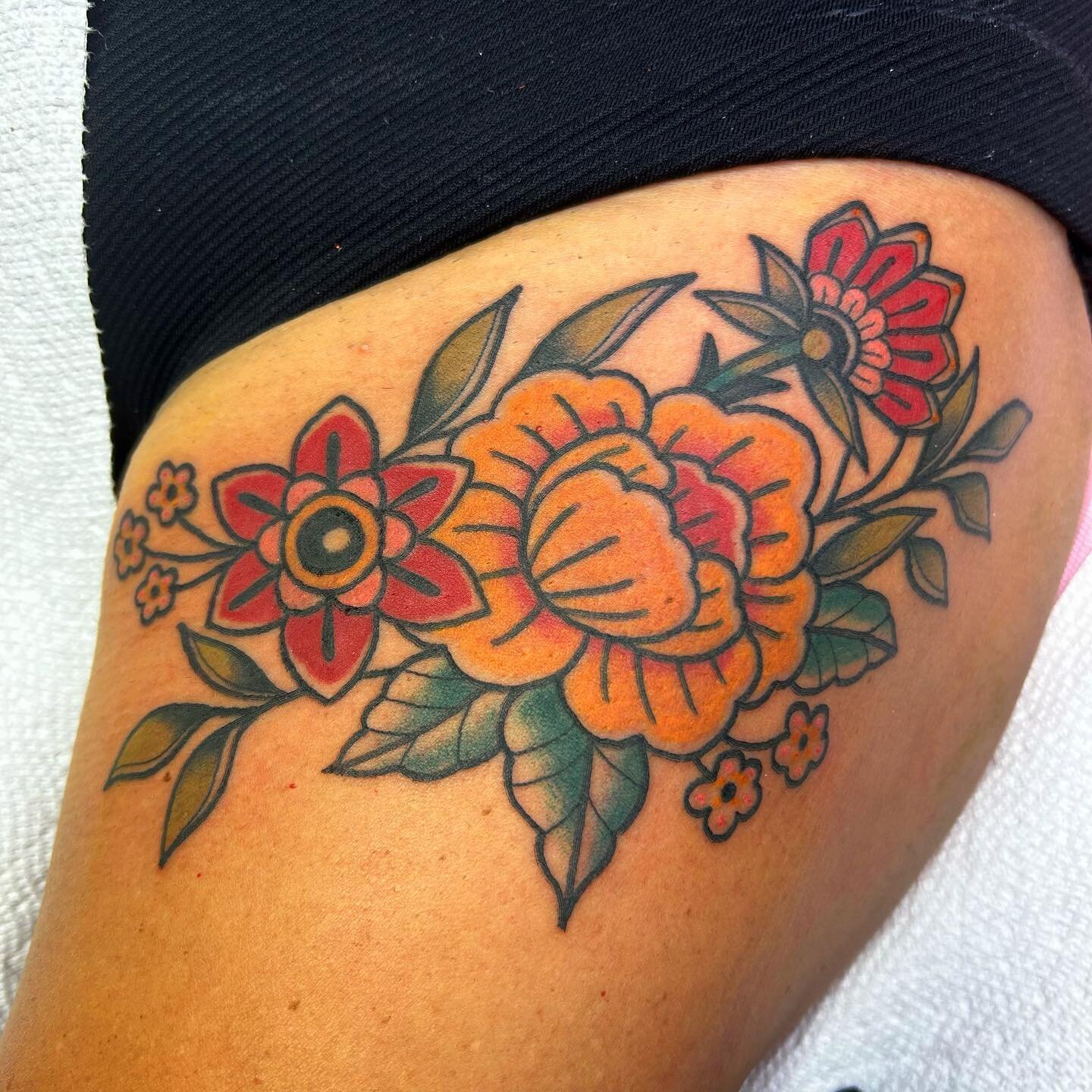 Some matchy florals for one of my favorite gals @just_jess_b_ 🌼🌺🌼 
.
.
.
#girlswhotattoo #ladytattooers #njtattooartist #njtattooshop #atlanticcounty #skinarttraditional #traditionaltattoo #theinkuisition #saniderm #laurencaldwelltattoo