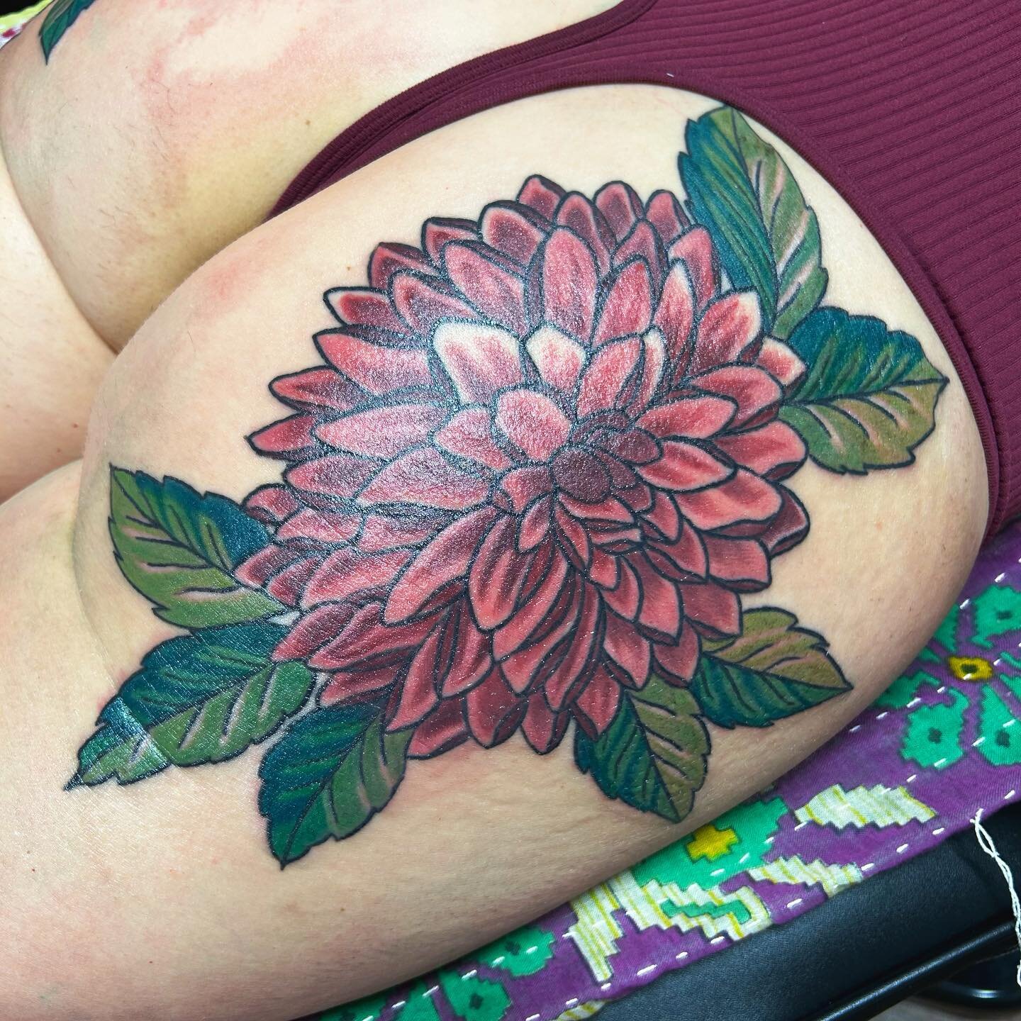 Finished these dahlias for @just_jess_b_ today. What a tough cookie! Black healed, color fresh. Thanks mama 🫶🏻 
.
.
.
#girlswhotattoo #ladytattooers #njtattooartist #njtattooshop #atlanticcounty #skinarttraditional #traditionaltattoo #theinkuisitio