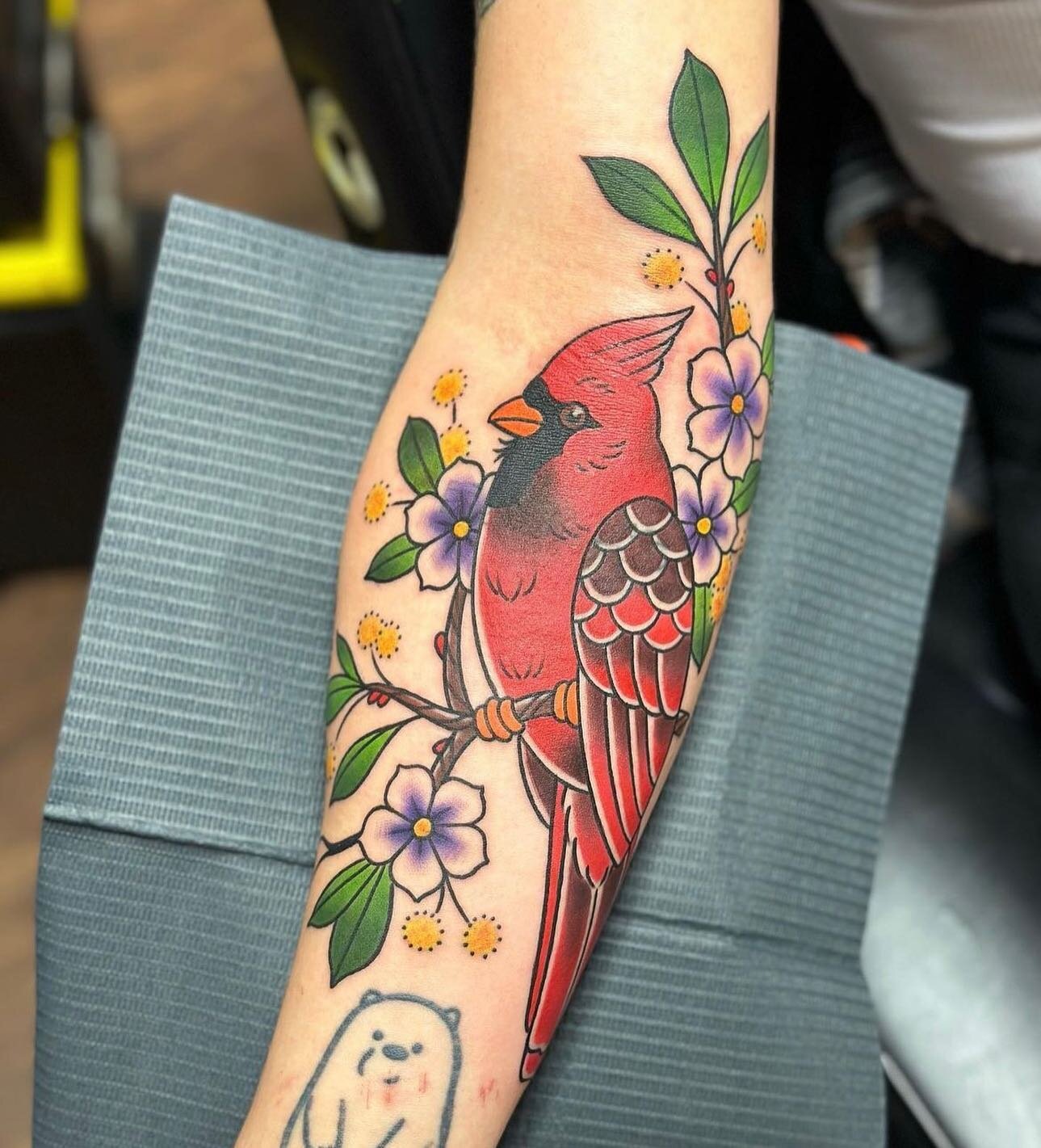 Pretty cardinal by @carlyweasill 
(Weez&rsquo;s books are closed but please follow her Instagram stories for more info of when they will reopen!)