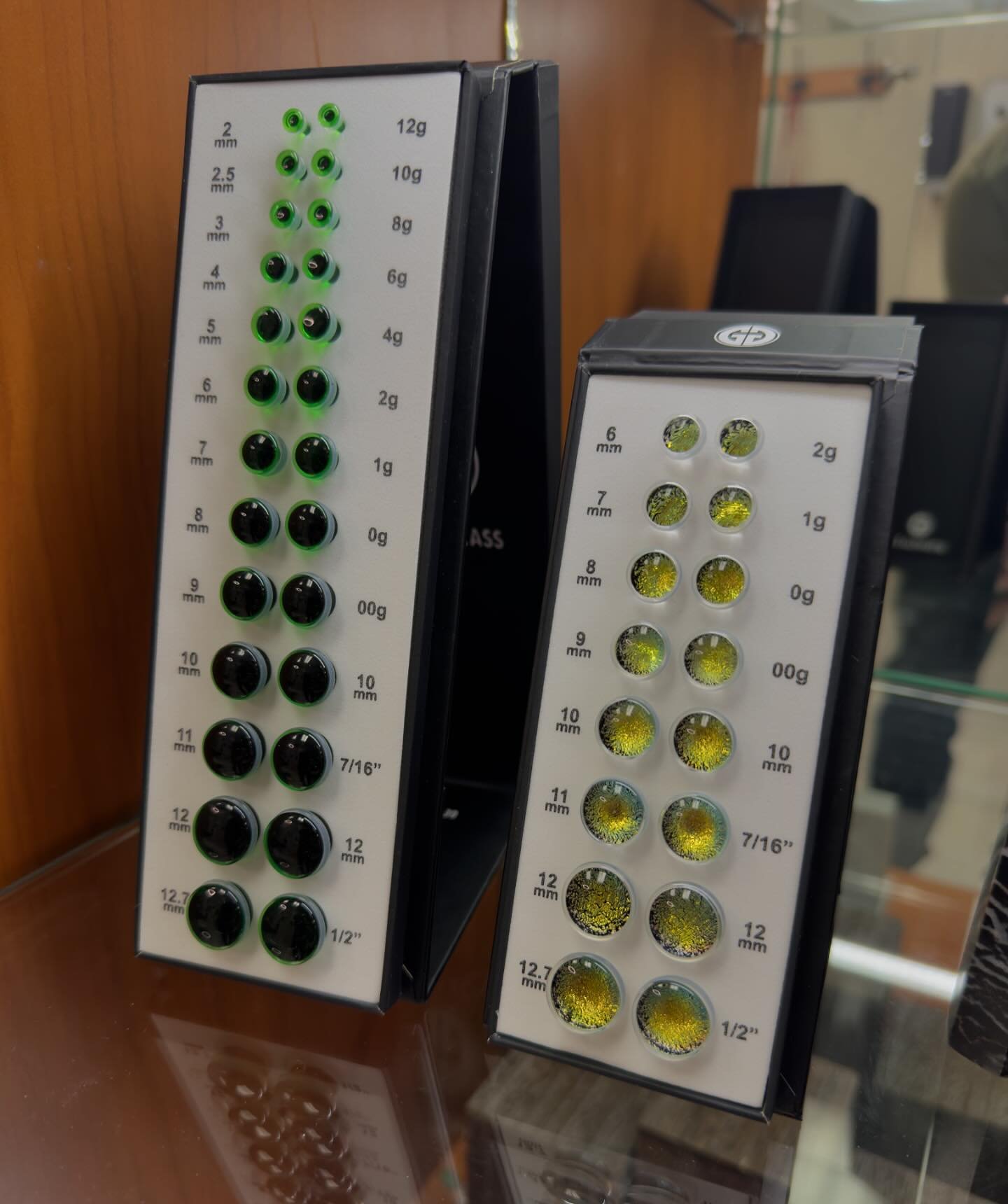 Need plugs? Get Gorilla.

Just stocked up on some brand new plug displays from @gorillaglass 💚 

&ldquo;Gorilla Glass is the premier brand of glass body piercing jewelry since 2002. Based in Oaxaca, Mexico we are an award-winning company, recognized