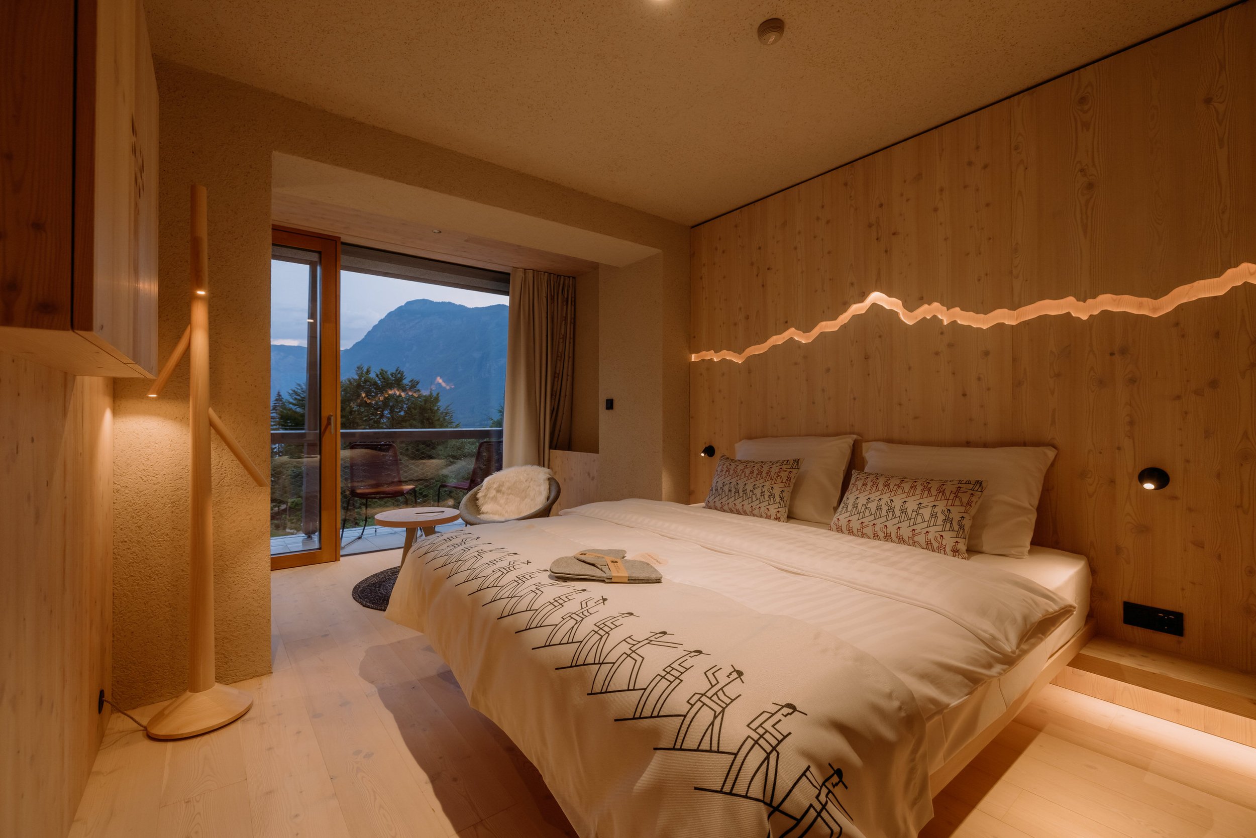 cozy and excellent family accommodation/ stay by the lakes or mountains