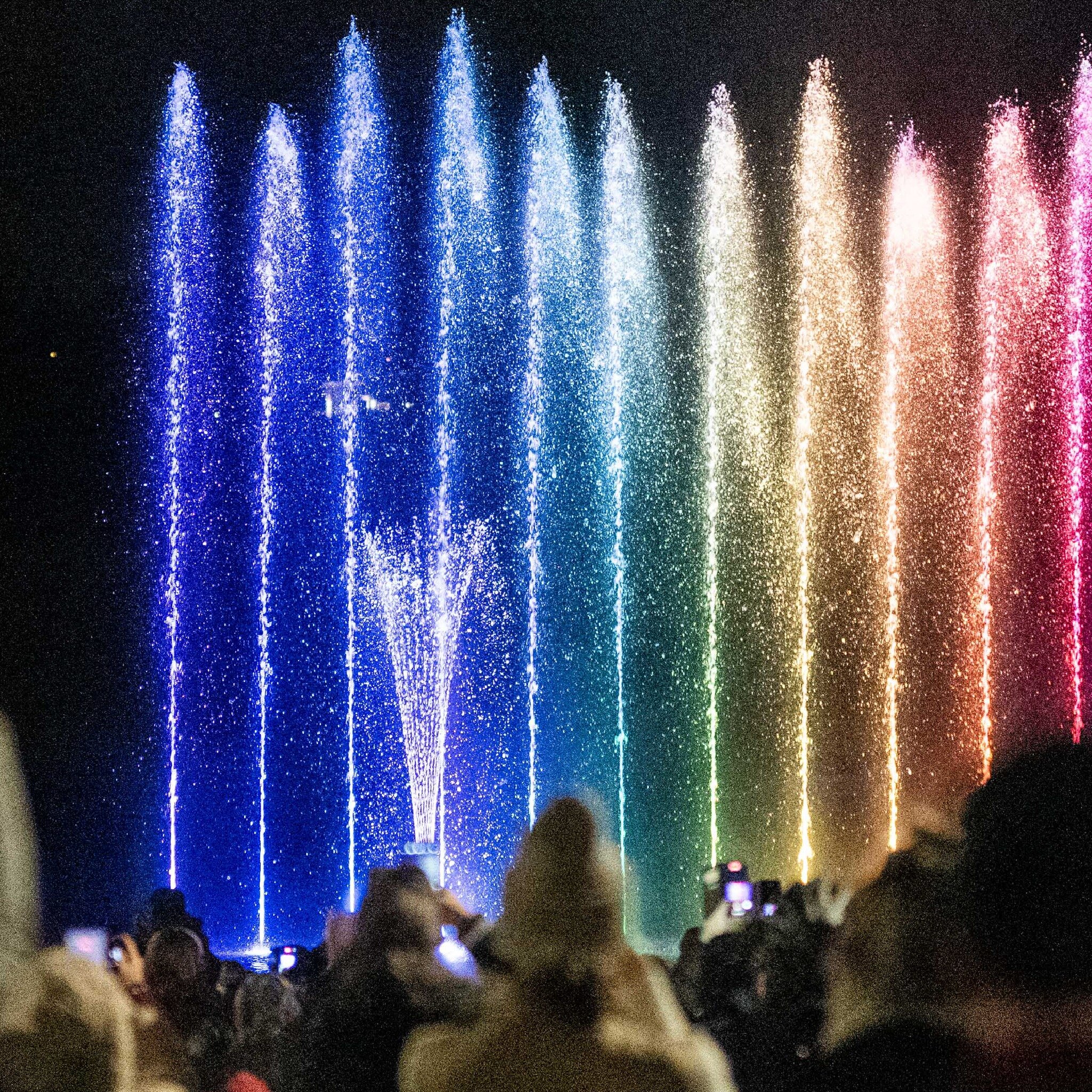 Share this unforgettable experience with your loved ones as you witness a spectacular display of water, light and music. This immersive entertainment guarantees a magical experience suitable for individuals of all ages.💫 

Let yourself be captivated