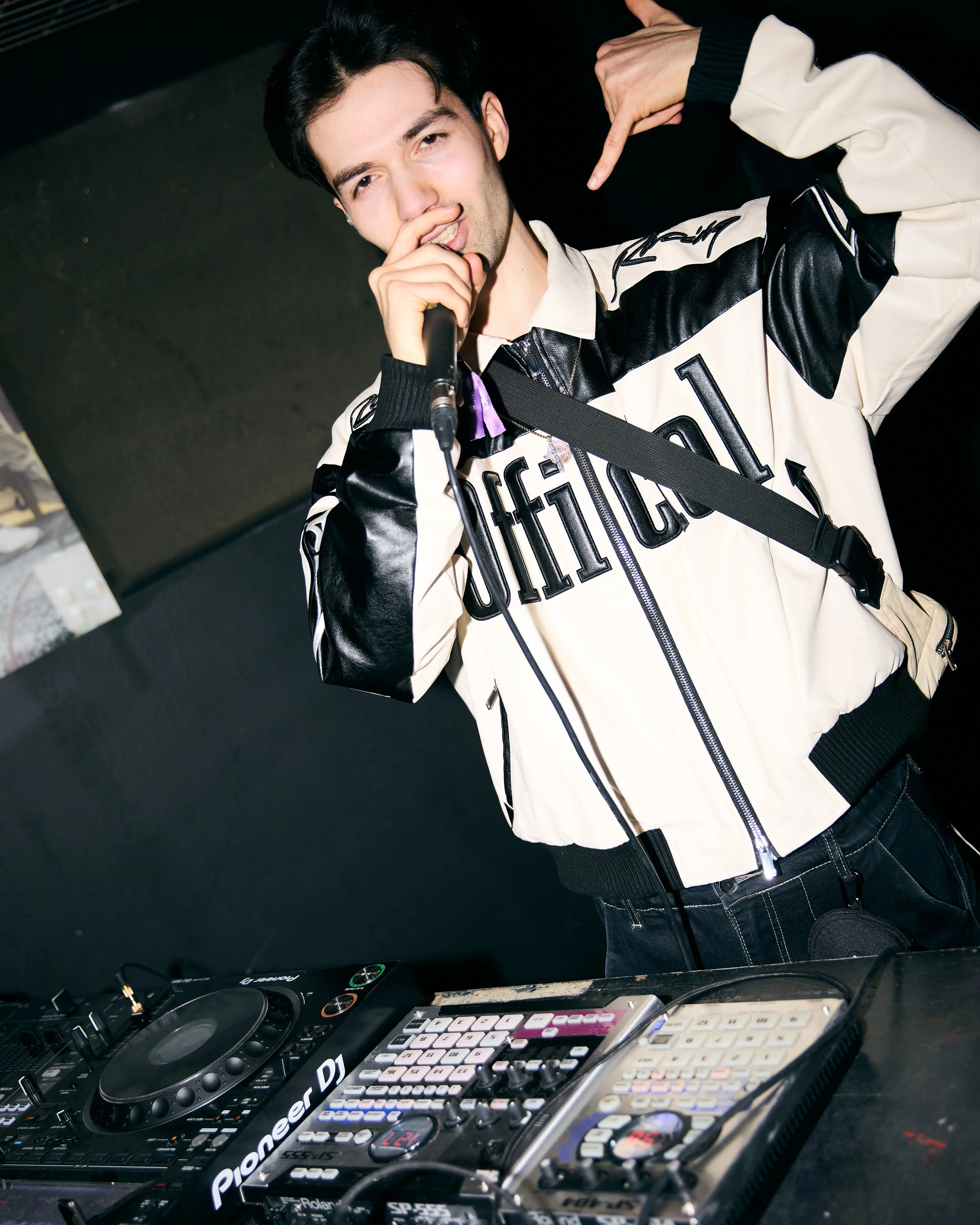 NBxECHO_WORLD_21.jpg