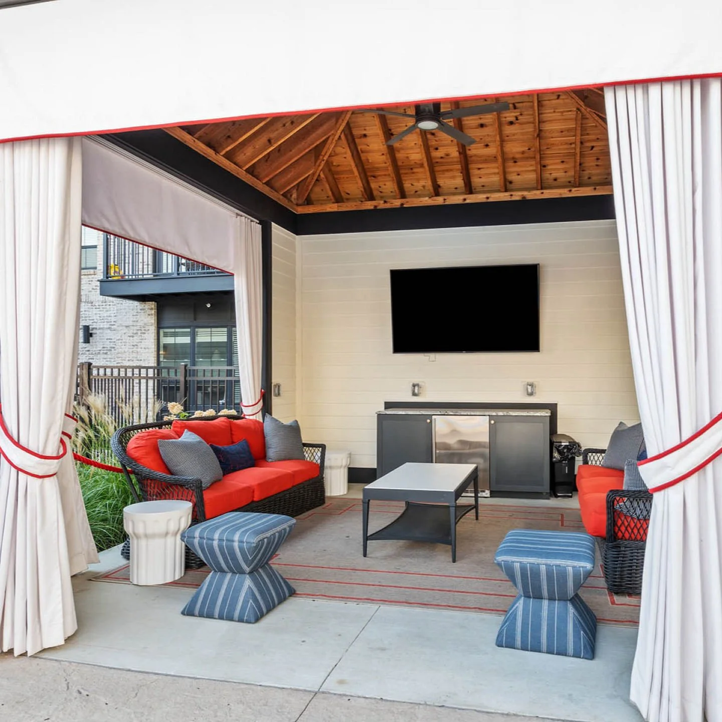 The weather is warming up and so are we! Our maintenance team has been hard at work polishing up the pool and cabana areas! 🌴🌞