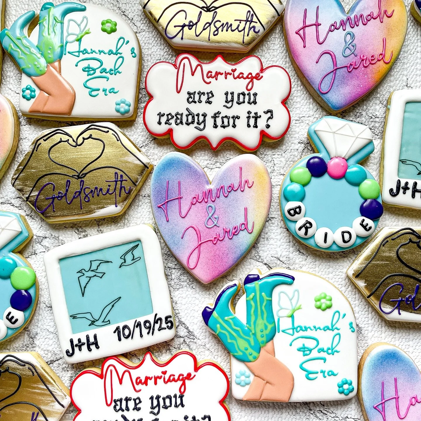 &ldquo;Can we always be this close forever and ever?&ldquo; 💜🎶🎤💋🫶🏼👰🏼&zwj;♀️🤵🏻
2nd go at a T-Swift Eras bachelorette party! I love how each cookie expresses a different era, yet blends in with the overall look as well 🥰
#cookiesbylyss #cust