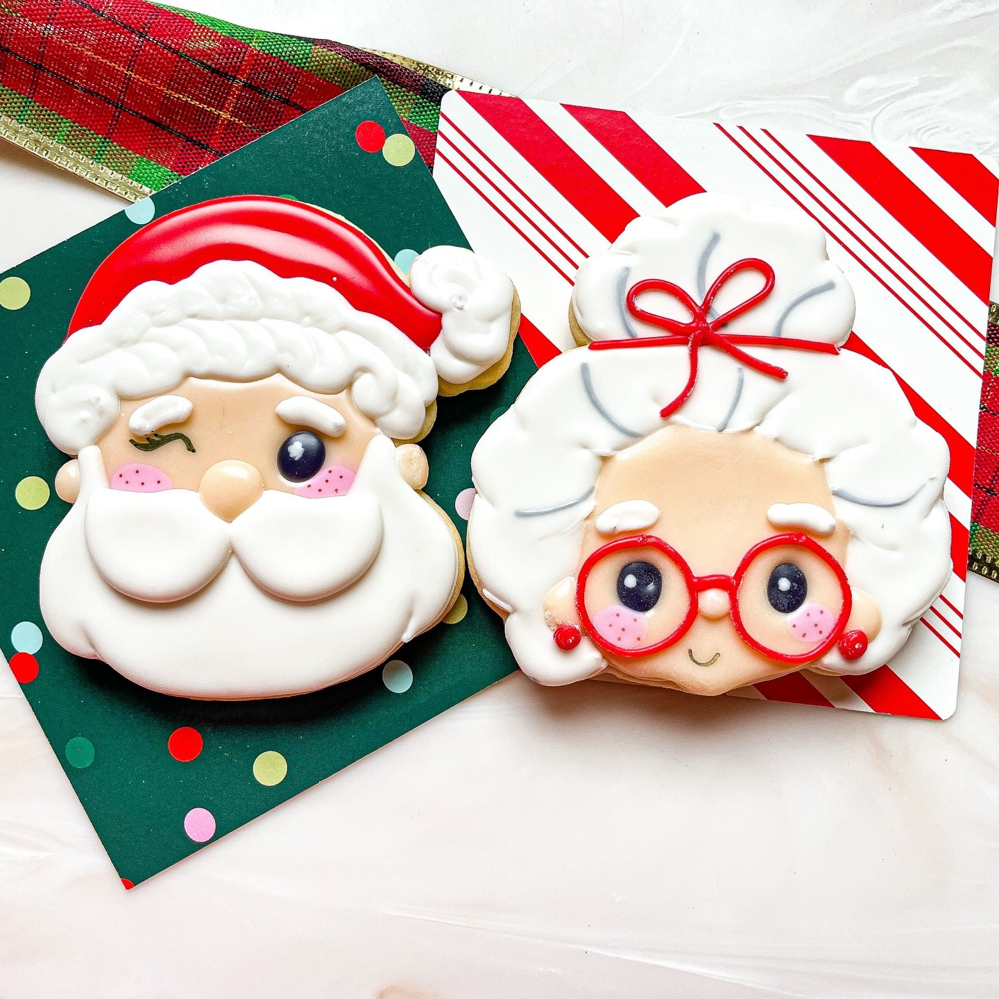 Have you placed your order yet for Christmas cookies?? Only 2 days left to do so!! Don&rsquo;t leave Santa hanging without his annual treat from your house 🎅🏼🤶🏼🎄🎁
Gifts, cookie kits, stocking stuffers, and more!! Link in bio- cookies-by-lyss.sq