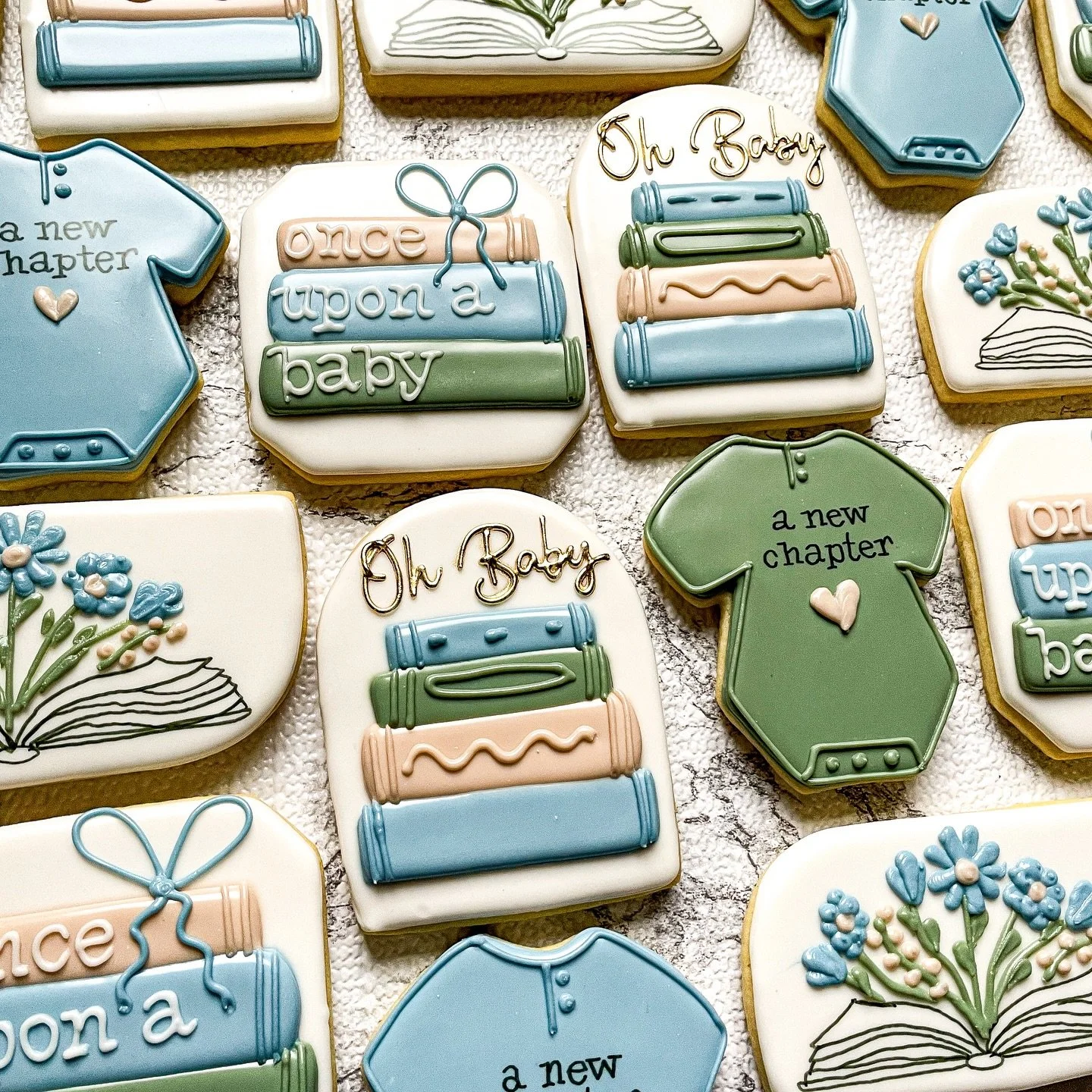 A new chapter of an incredible story 🥰 📚📖
#cookiesbylyss #customcookies #bookbabyshowercookies #anewchapterbabyshower #bookcookies