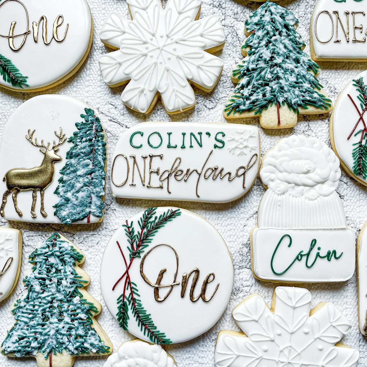 Winter Magic, but ✨cookies✨ 🌲🦌 Every 1st birthday needs cookies 
#cookiesbylyss #firstbirthdaycookies #onederlandcookies #snowflakecookies #winterbirthdaycookies