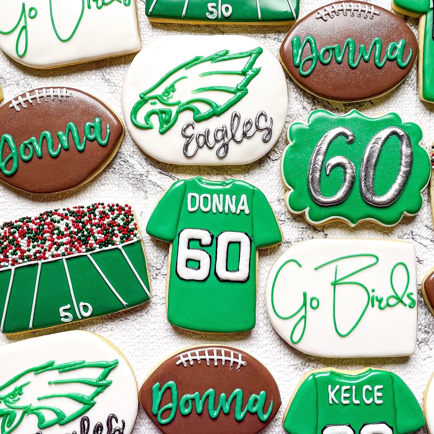 Eagles but make it girly 💅🏼
I guess there&rsquo;s no need to save these cookie to post for anything special. There&rsquo;s always next year boys 🏈 (her fav player was Kelce guys, I know he doesn&rsquo;t play anymore)
#cookiesbylyss #footballbirthd