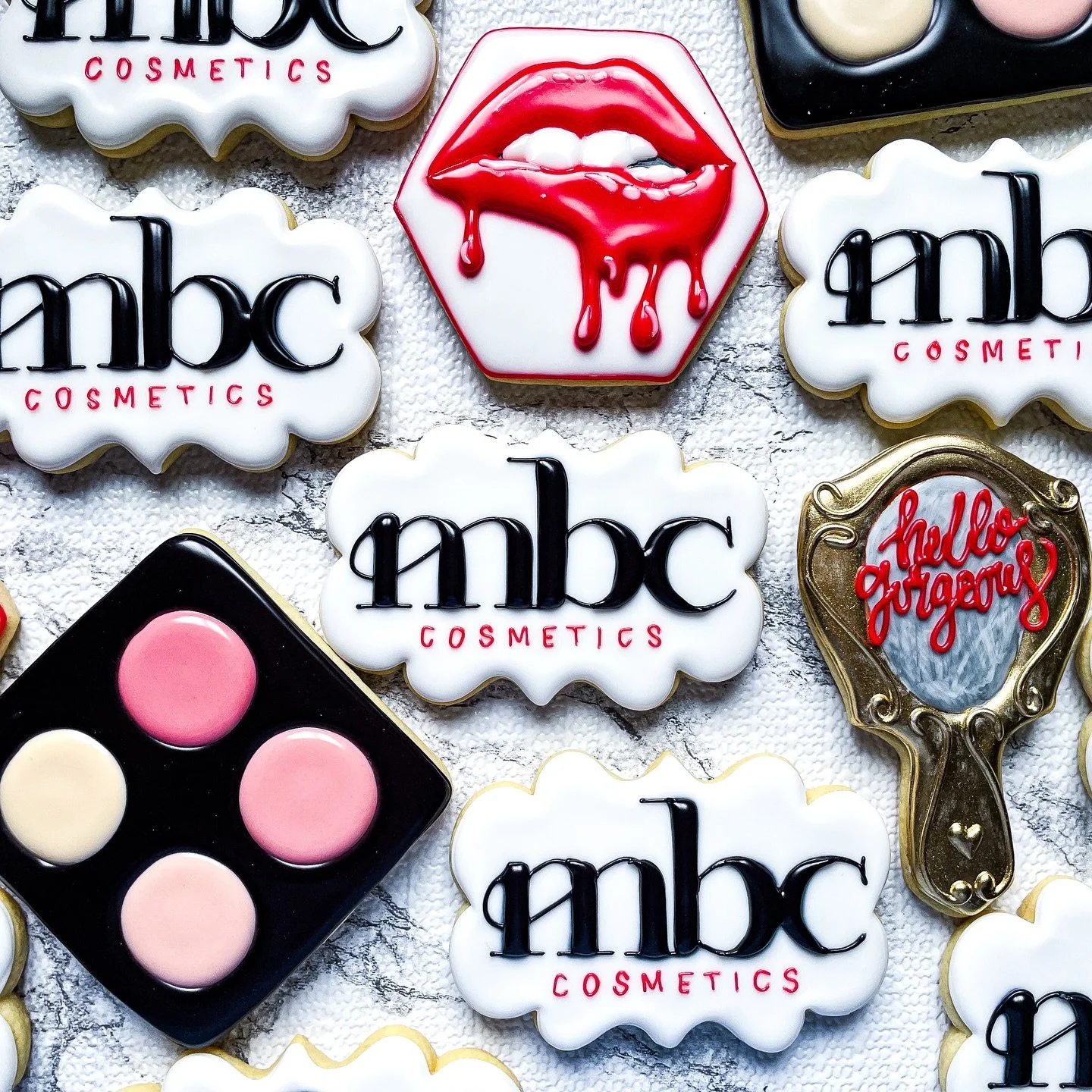 Celebrating with cookies the makeup collection launch and rebranding of @mbc.cosmetics with @lipstixx 🥰 ❤️🍪💋
Check out their new collection!! 
#cookiesbylyss #makeupcookies #mbccosmetics #makeupbrandcookies #brandcookies