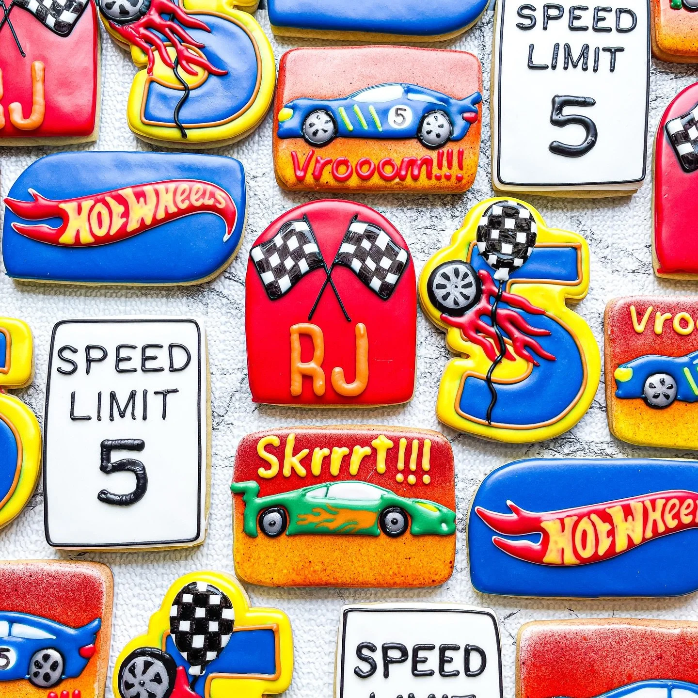 Racing into RJ&rsquo;s birthday with a SKKKRRRRRTTT! 🏎️🏁🥳
Hot Wheels always reminds me of my brother, he had such a huge collection! 
#cookiesbylyss #hotwheelscookies #hotwheelsbirthdaycookies #birthdaycookies #5thbirthdaycookies