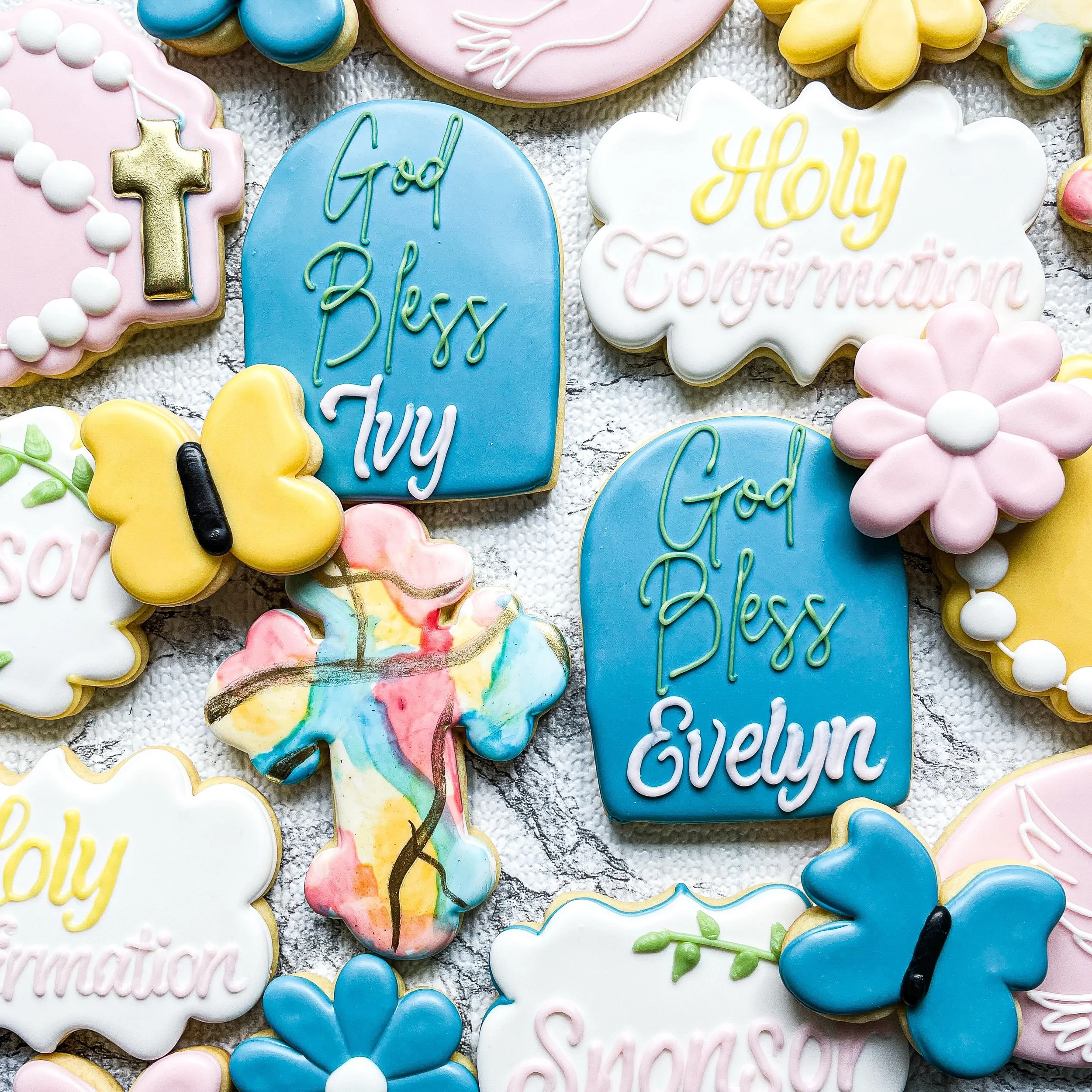 God Bless Ivy &amp; Evelyn ⛪️✝️🙏🏼
#cookiesbylyss #confirmationcookies #religiouscookies #crosscookies #customcookies