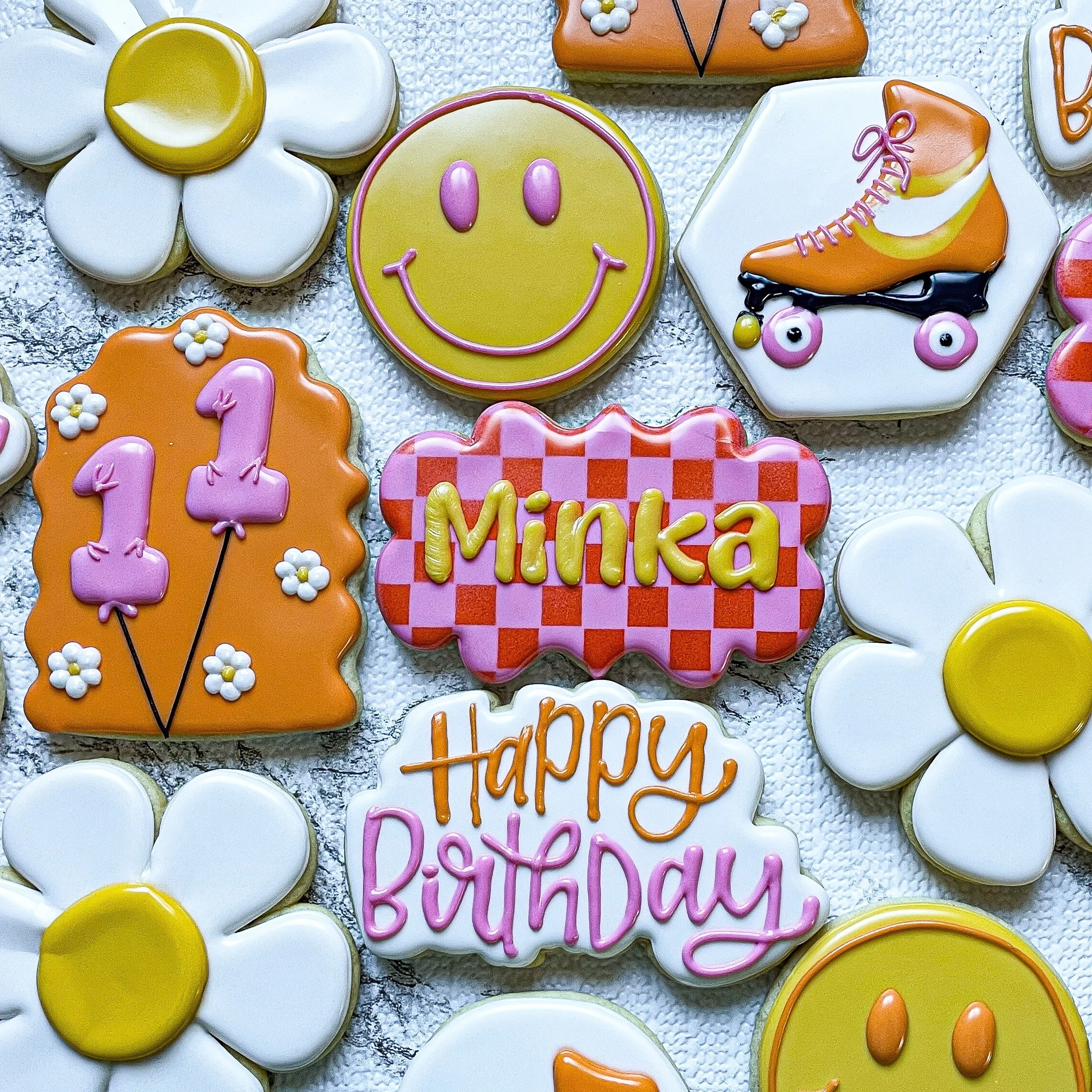Skating into ✨11✨
#cookiesbylyss #birthdaycookies #skatingbirthdaycookies #groovybirthdaycookies #11thbirthdaycookies