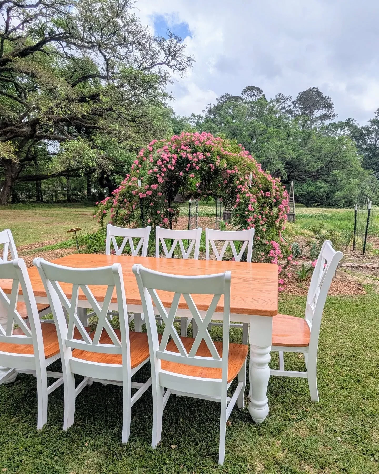 Turned Leg Ford Table Outside