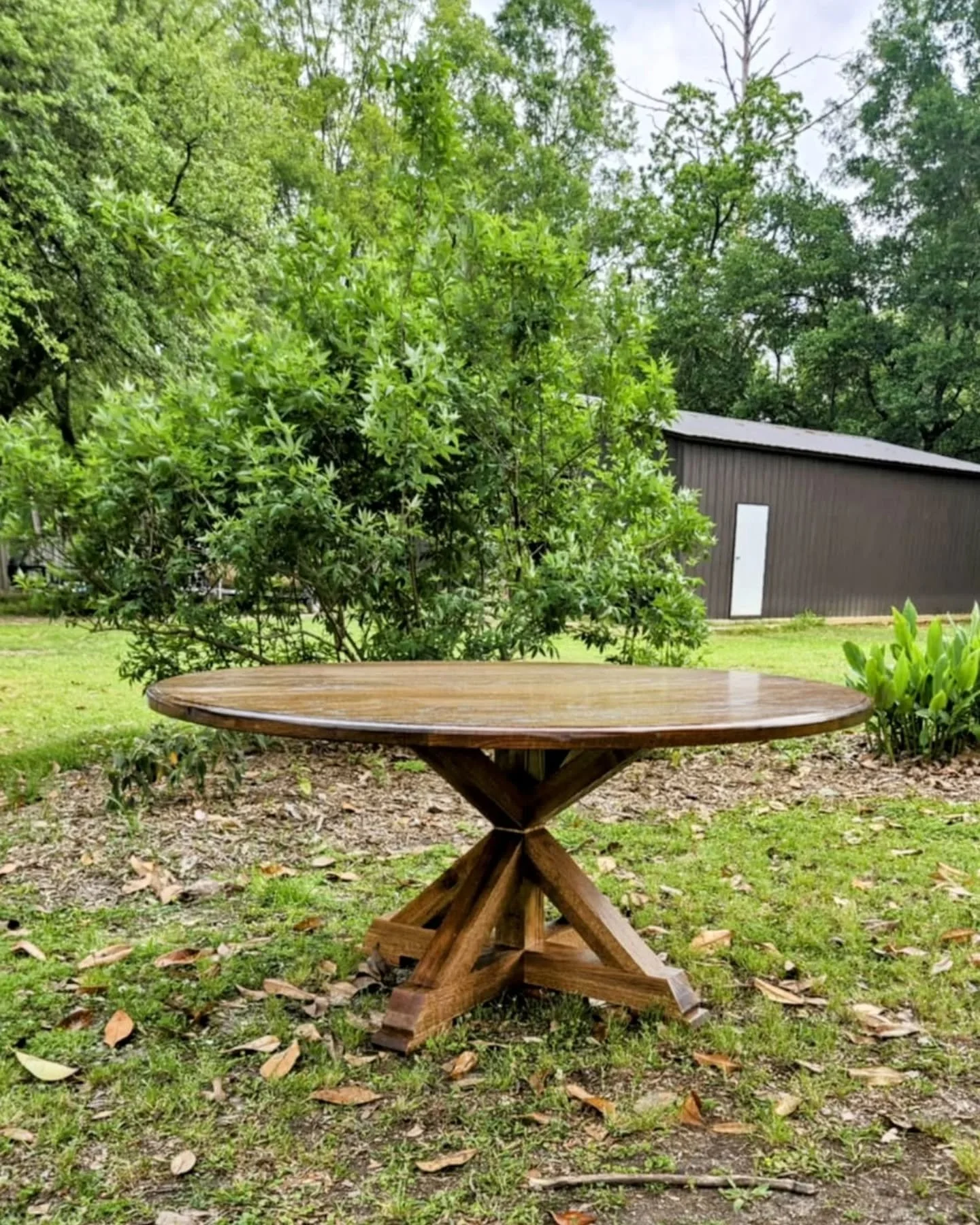 Fairmont_Round_Table_Outdoor_Red_Oak_Provincial.jpeg