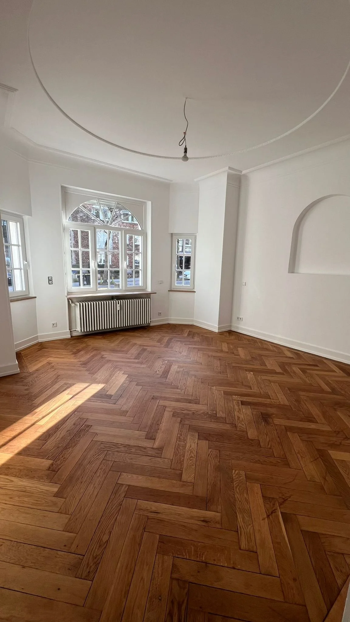 Fischgrät-Parkettboden aufbereitet in Saarbrücken von der MaWa Bau GmbH