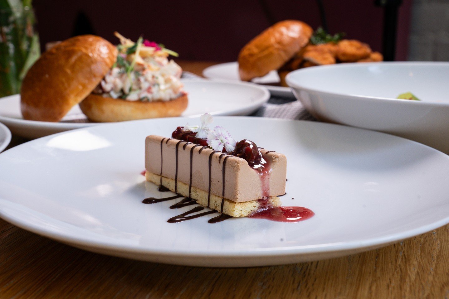 Send this to someone who is always ready for a dessert night cap 🍰⁠
⁠
⁠
#wallsenextdoor #cocktails #happyhour #drinks #nightout #bar #nyc #newyork