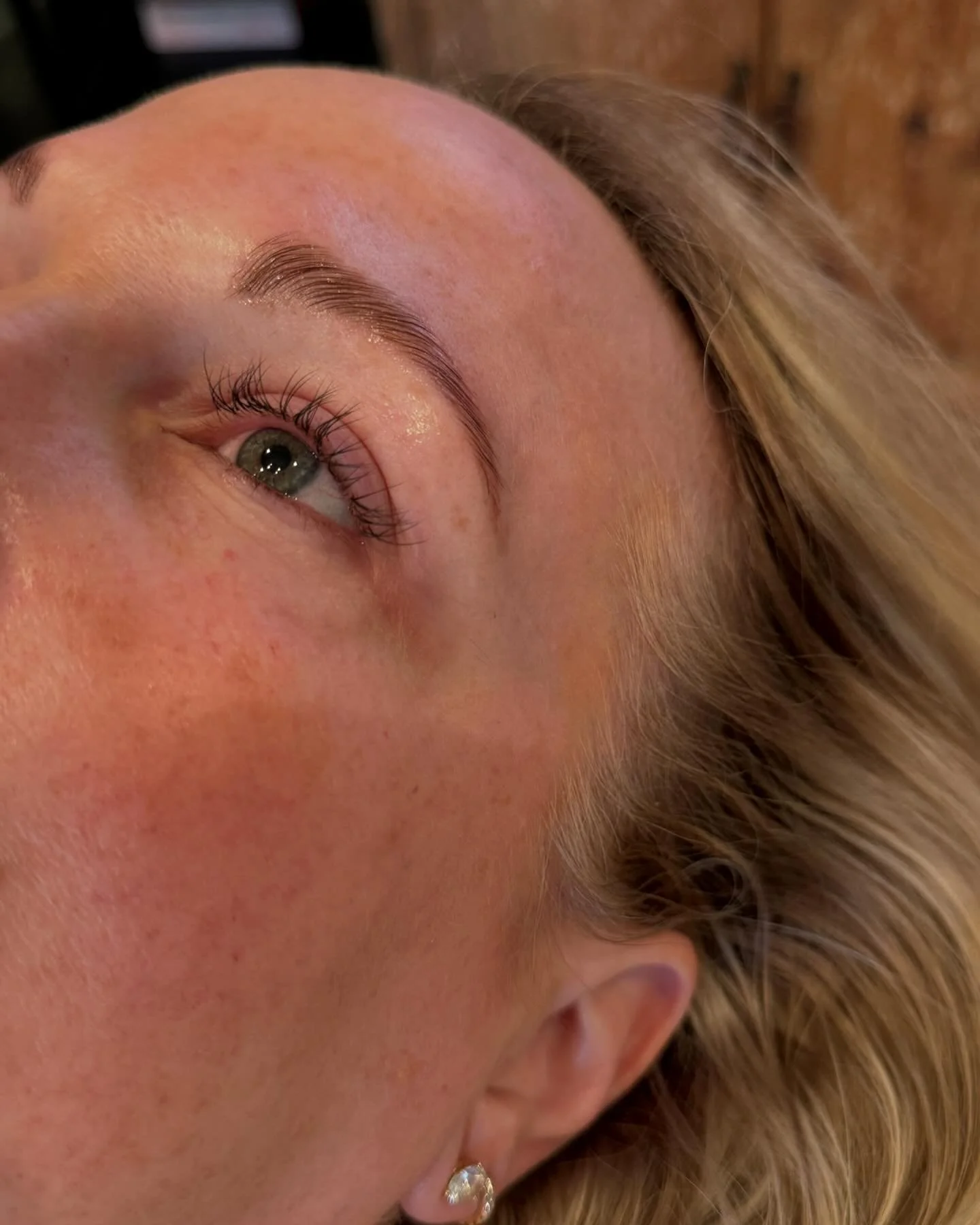 A little fresh brow moment 🤍 brow lamination is the perfect way to make thin brows appear full + a subtle tint to get those fine blondie hairs visible