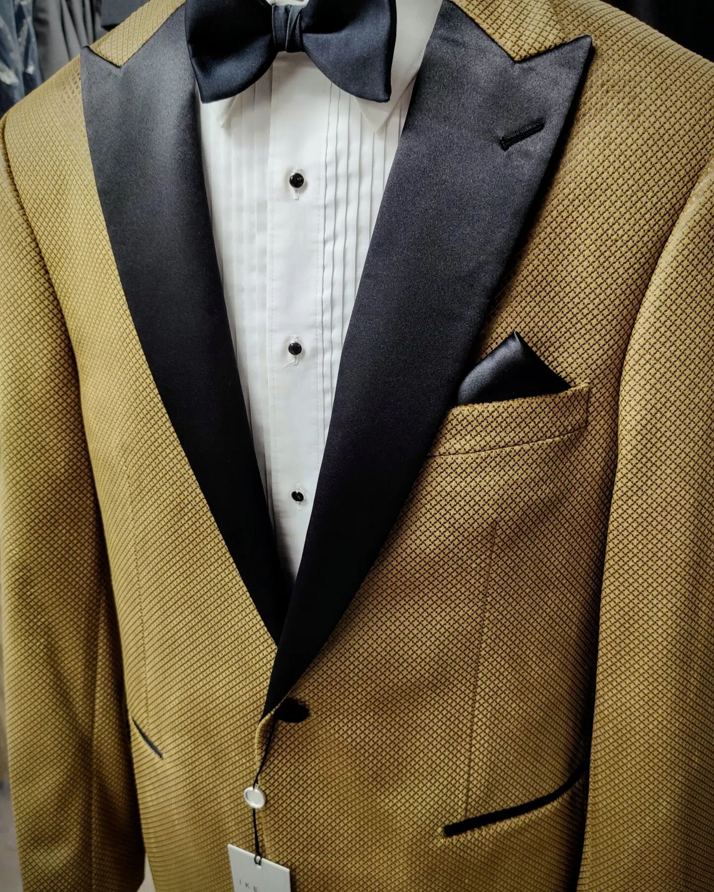 Our brand new Ike Behar gold velvet dinner jacket, trimmed in black. 

It's perfect for a New Years Eve party! 

#shopsmallbusiness 
#shoplocal 
#menswear