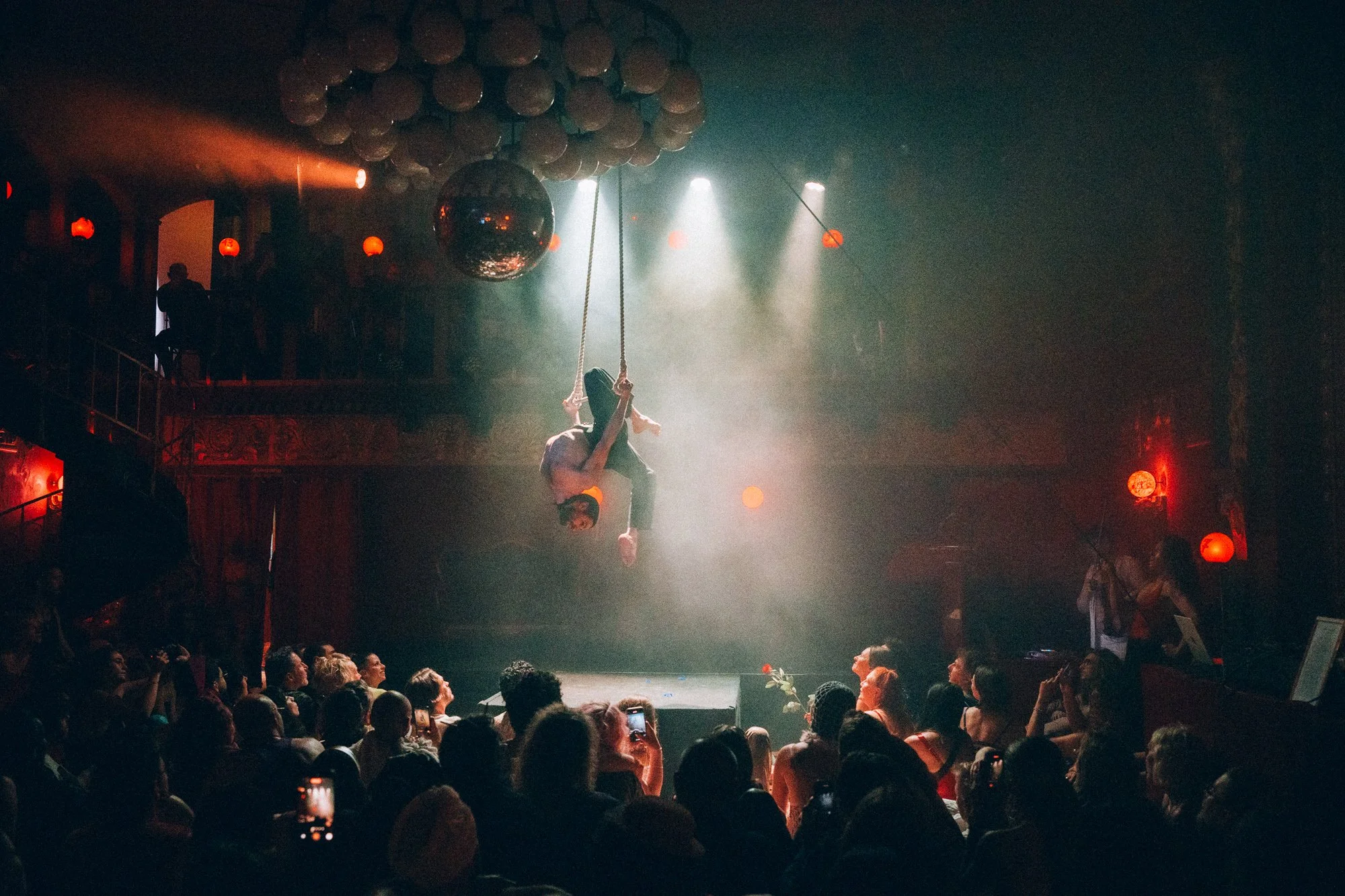The Light Juggler. Director. Cabaret Cravache. Ballhaus CK '26 ©franziska_brodhun 