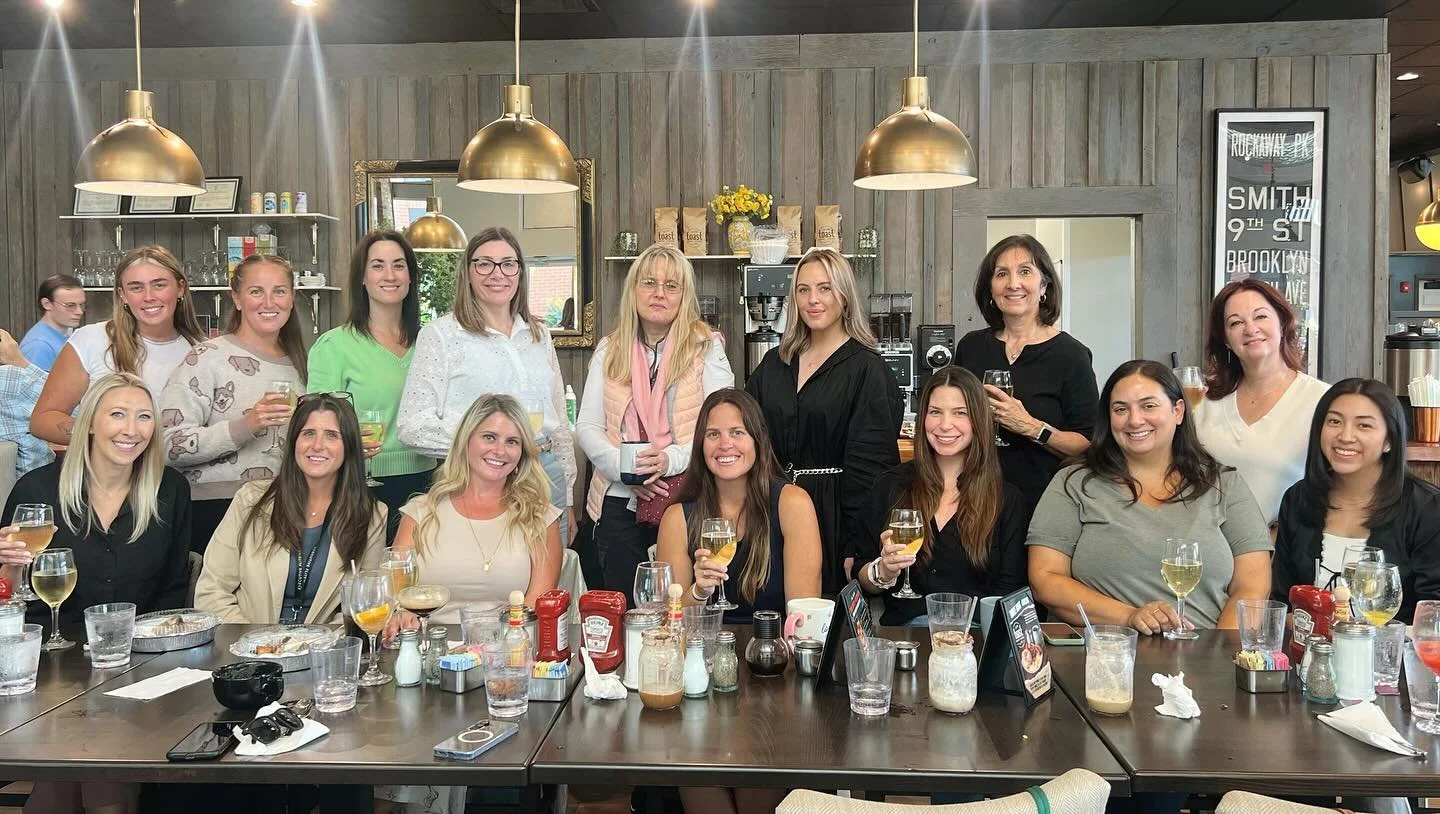 The only thing that might be better than a private flight, is a flight of champagne…and brunch out with the ladies of @altusaerospace and @executivefliteways πΎπ₯βοΈ