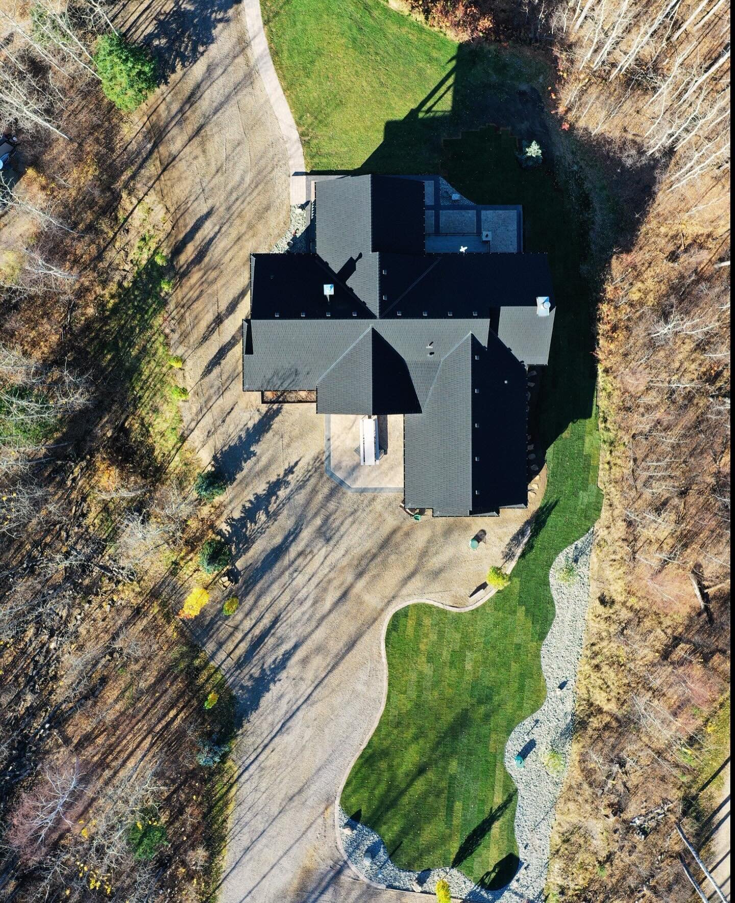 Bird&rsquo;s-eye view of our clients custom cabin 😍 

Cabins are a great place to relax and unwind. Whether you want to have a tranquil getaway or entertain friends and family, we can bring your vision to life! 

Let&rsquo;s start planning! Contact 