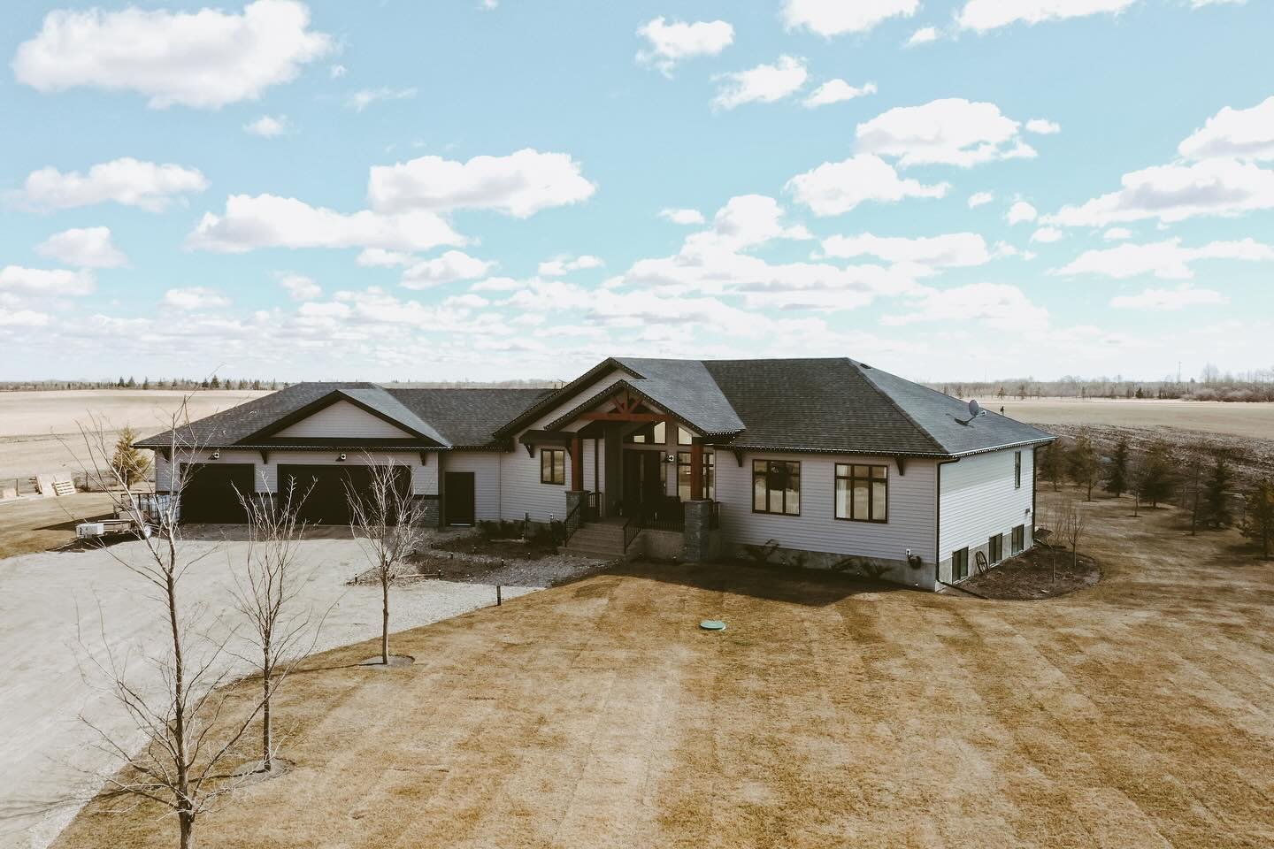 Here&rsquo;s a look at the exterior for a custom acreage build done for our amazing clients! We love the spacious garage and wooden beam details. 

Want to build your own retreat but don&rsquo;t know where to start? We&rsquo;ve got you covered.

Cont