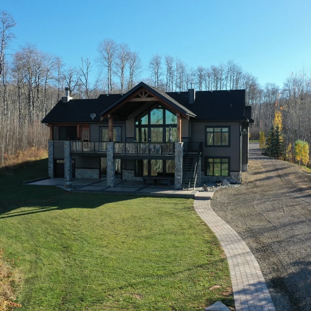 This exterior of our client&rsquo;s custom cabin is so good we had to show you one more time 😍 

Can you imagine all this space to entertain with this beautiful weather we&rsquo;re having?! 🌤️🌳🌷

Who wants their own lake front cabin? I know we do