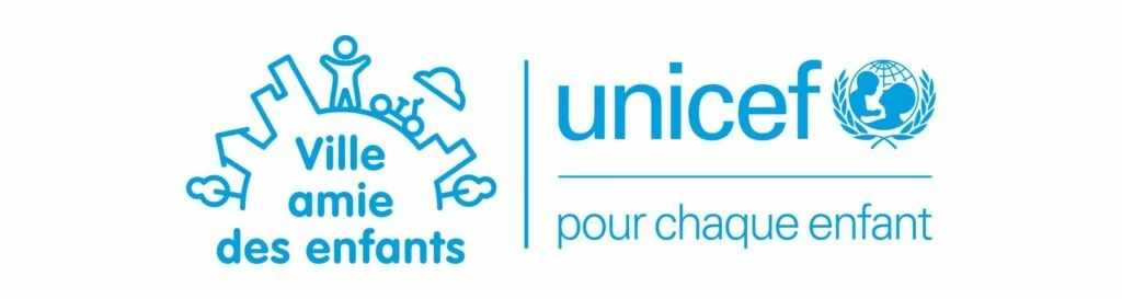 Logo de la ville amie des enfants avec le texte « Ville amie des enfants » et logo de UNICEF avec le slogan « pour chaque enfant ».
