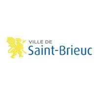 Logo de la ville de Saint-Brieuc avec un lion stylisé jaune et le texte en bleu