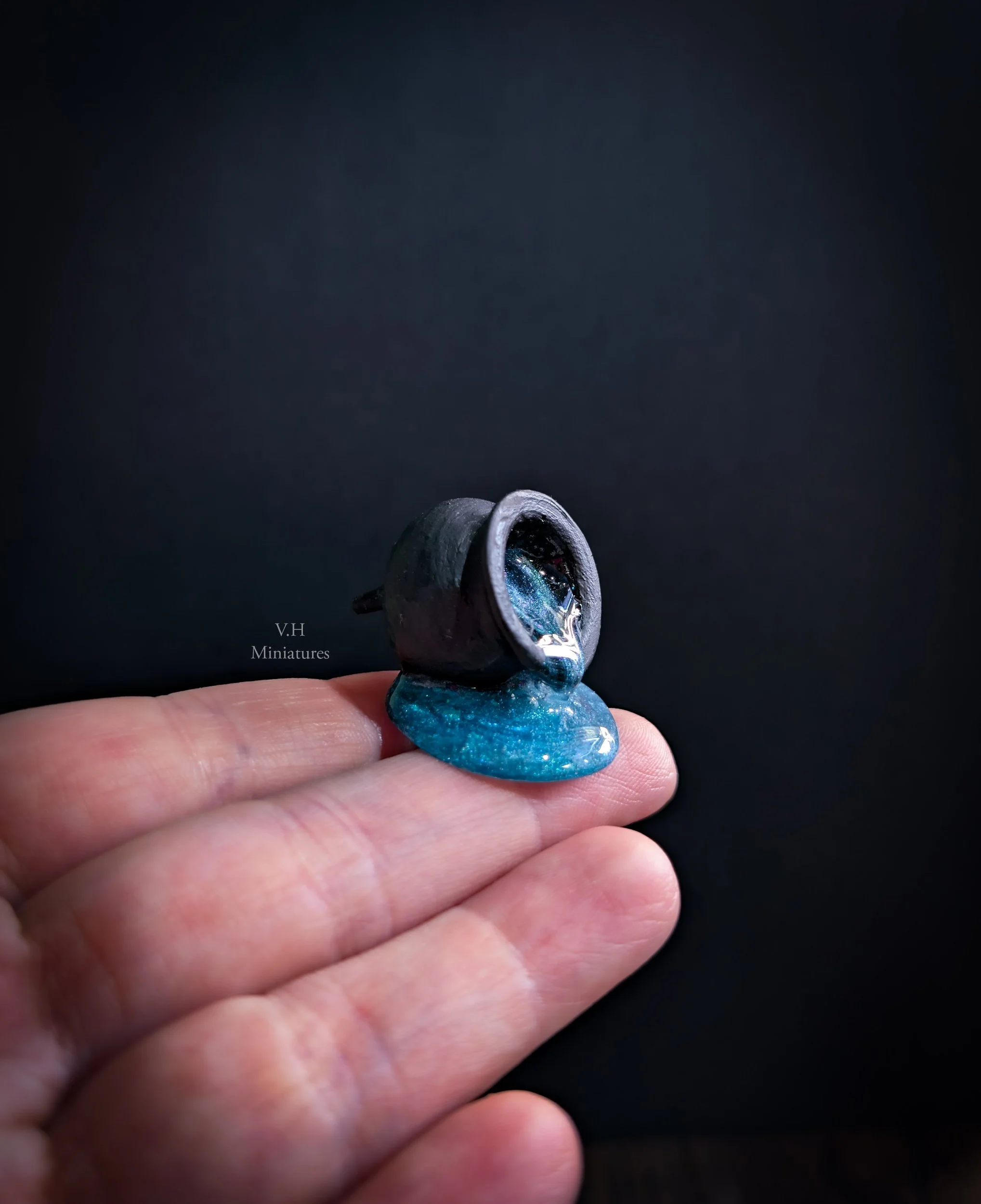 1/12TH Spilt Cauldron - Blue