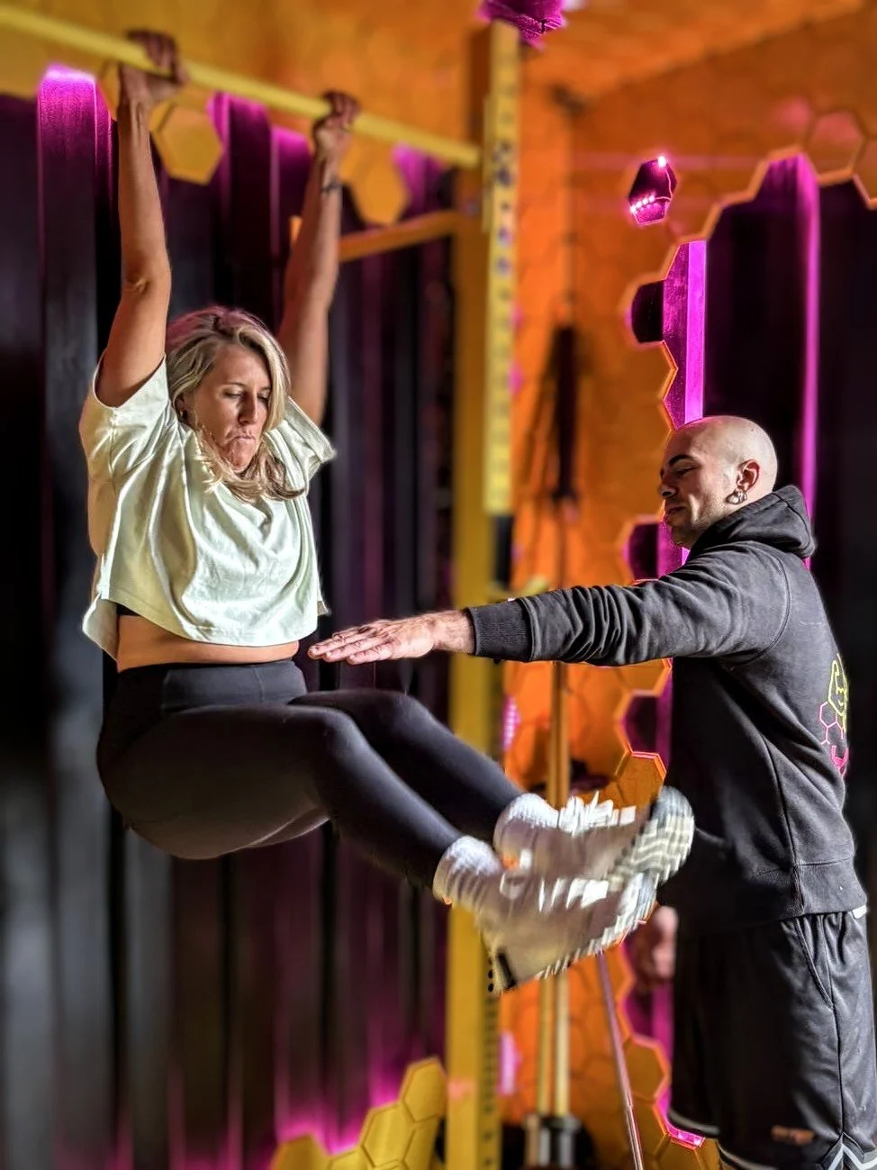 Personal trainer coaching calisthenics in Brighton