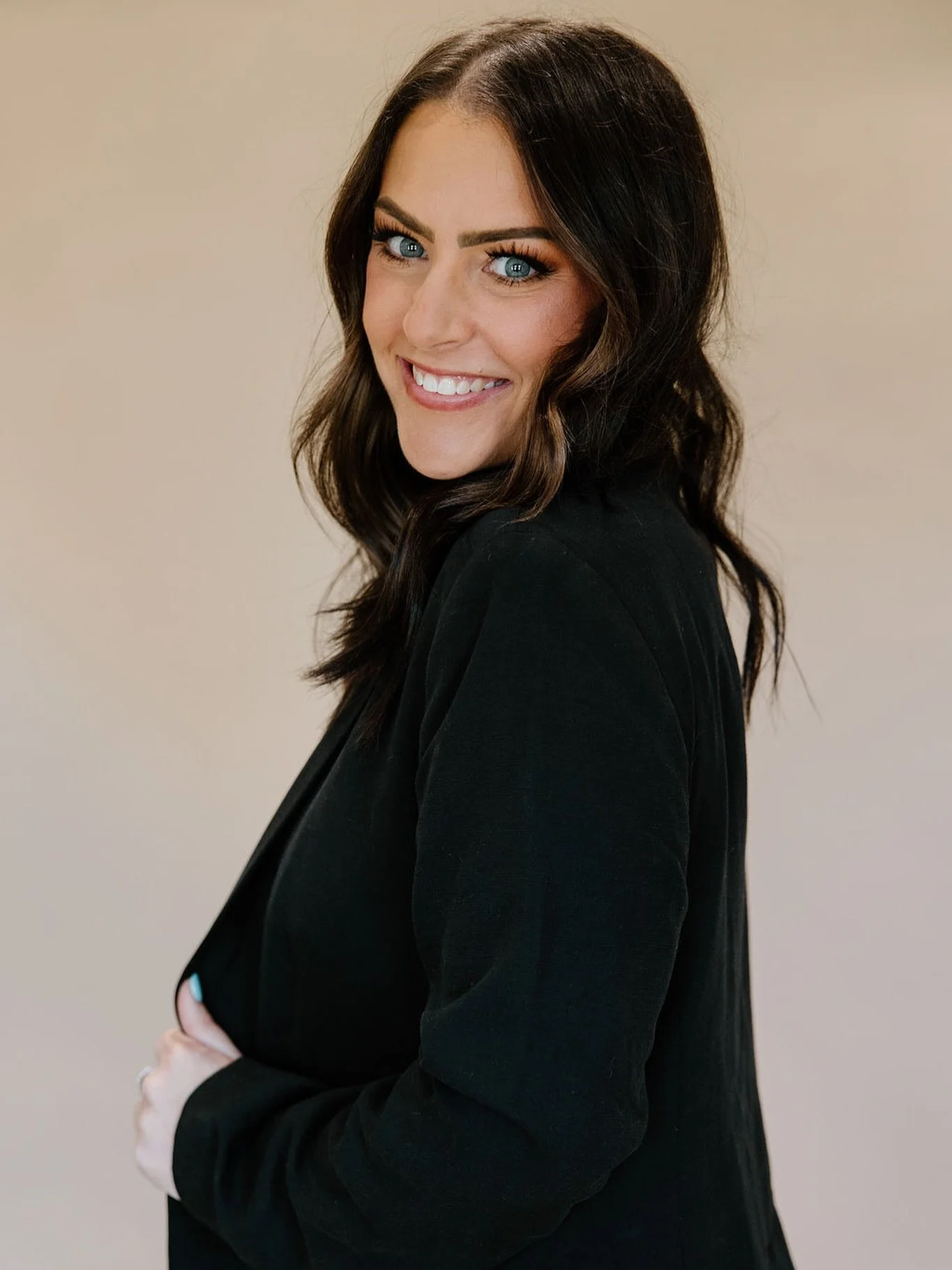 Back from maternity leave
November scheduling is open
 can&rsquo;t wait to see her talent explode into 2026 @jacqulynrbrooks 

signature services + more on our website
linked in our bio 😇