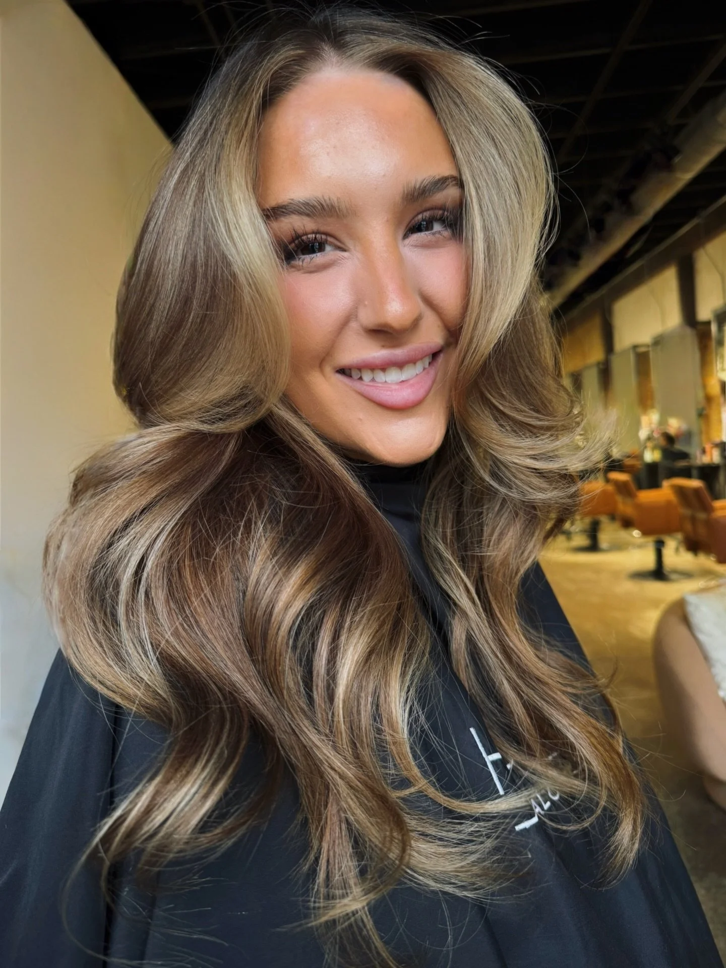 The Custom Bronde we Obsess over ☕️🍯🍨

Stylist @mclainecraig_halosalon 
Color @alfaparfmilanopro @originalmineral