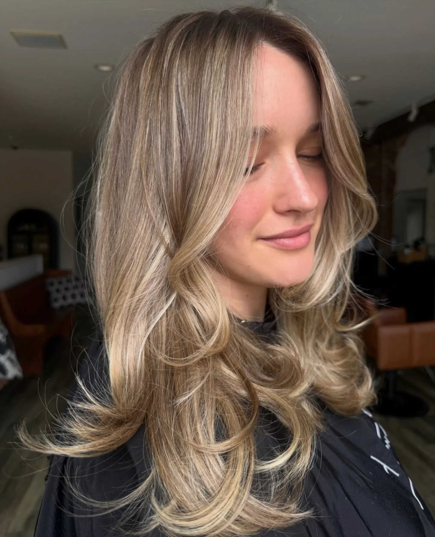 thriving on this Glow + Blow (out) 🫶🏻

@mrgn.hair