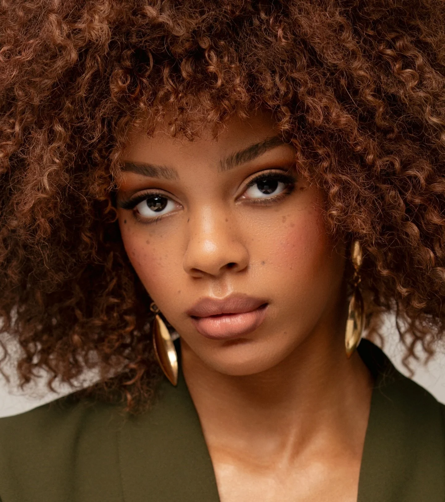 S&amp;L with @ayoo.ariii (muse) x @au.courag (photographer) x moi (makeup). 🪭

#jenniferjartistry #editorialmakeup #editorialphotography #atlmua #atlphotography 

Atlanta Makeup, Atlanta MUA, Atlanta Beauty, Soft Makeup in Atlanta, Atlanta Makeup Ar