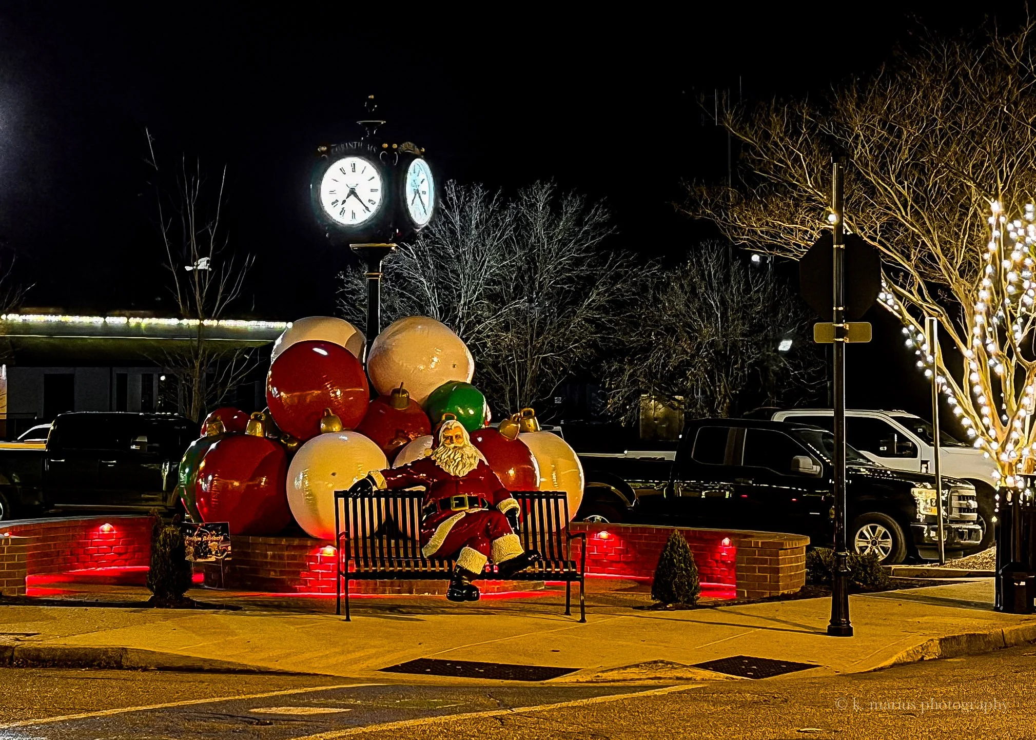 Santa chillin' in Corinth