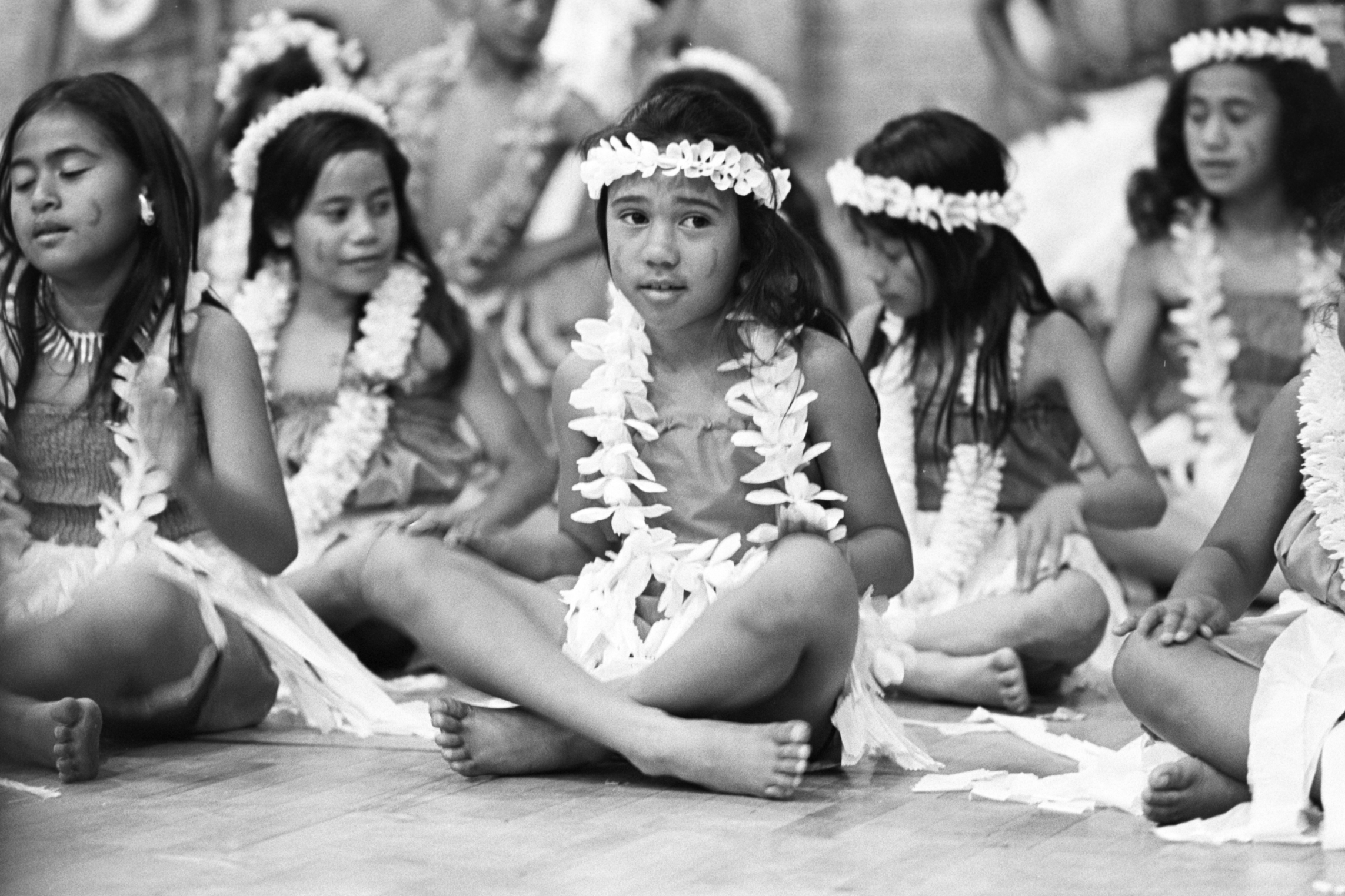 Samoan American Community:
The Little Ones Get Involved
Samoan American tamaiti laiti (little children) engage in a traditional chant at a large luau and celebration. Many Samoan Americans settled in Los Angeles’ South Bay region, becoming a vital pa