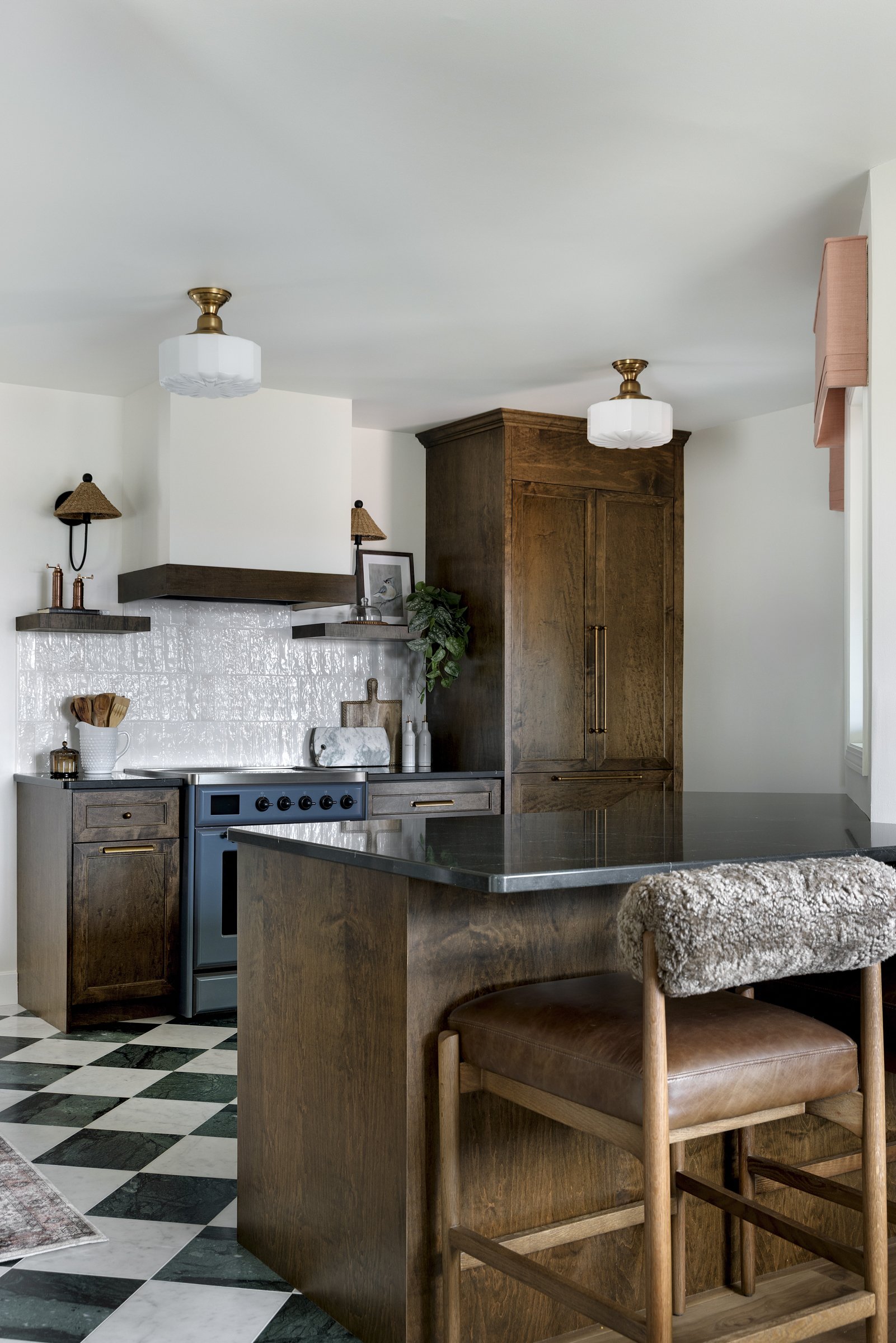 kitchen stove wall and stool seating.jpg