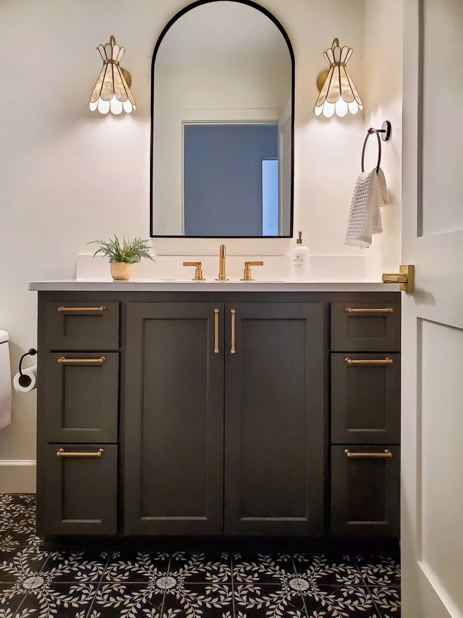 denoise upstairs guest bath 1.jpg