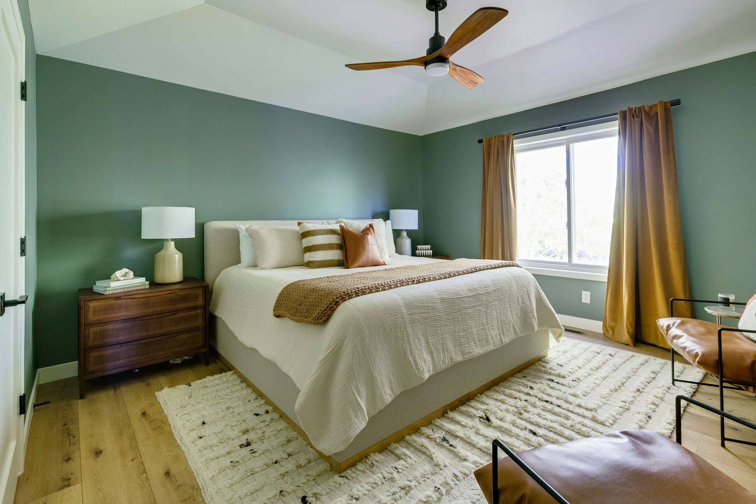 full view of bedroom .jpg