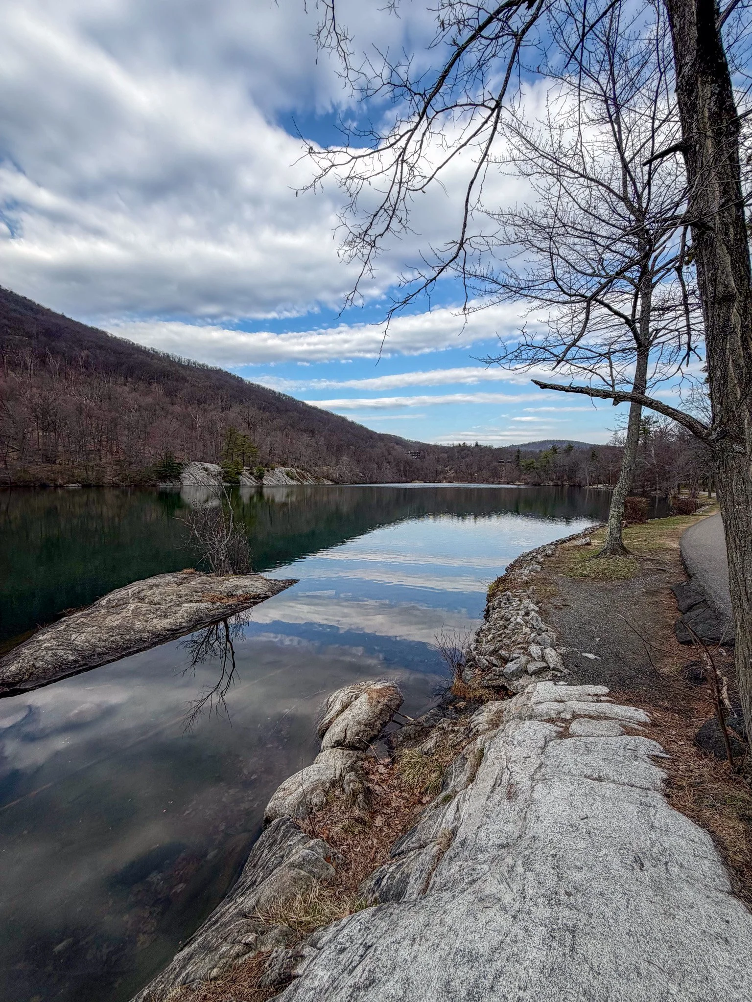 Hessian Lake5.jpg