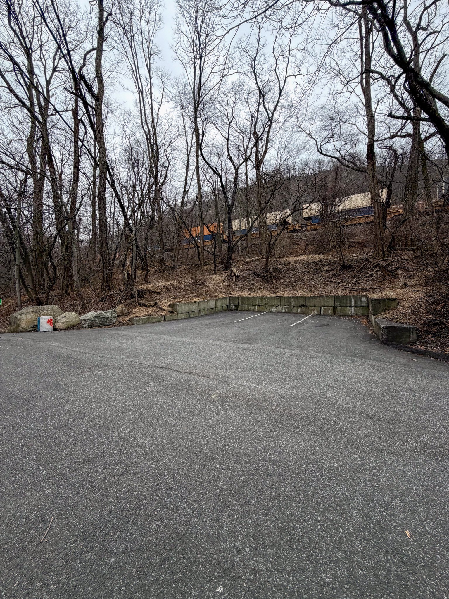 Haverstraw Side Parking at Haverstraw Beach.jpg