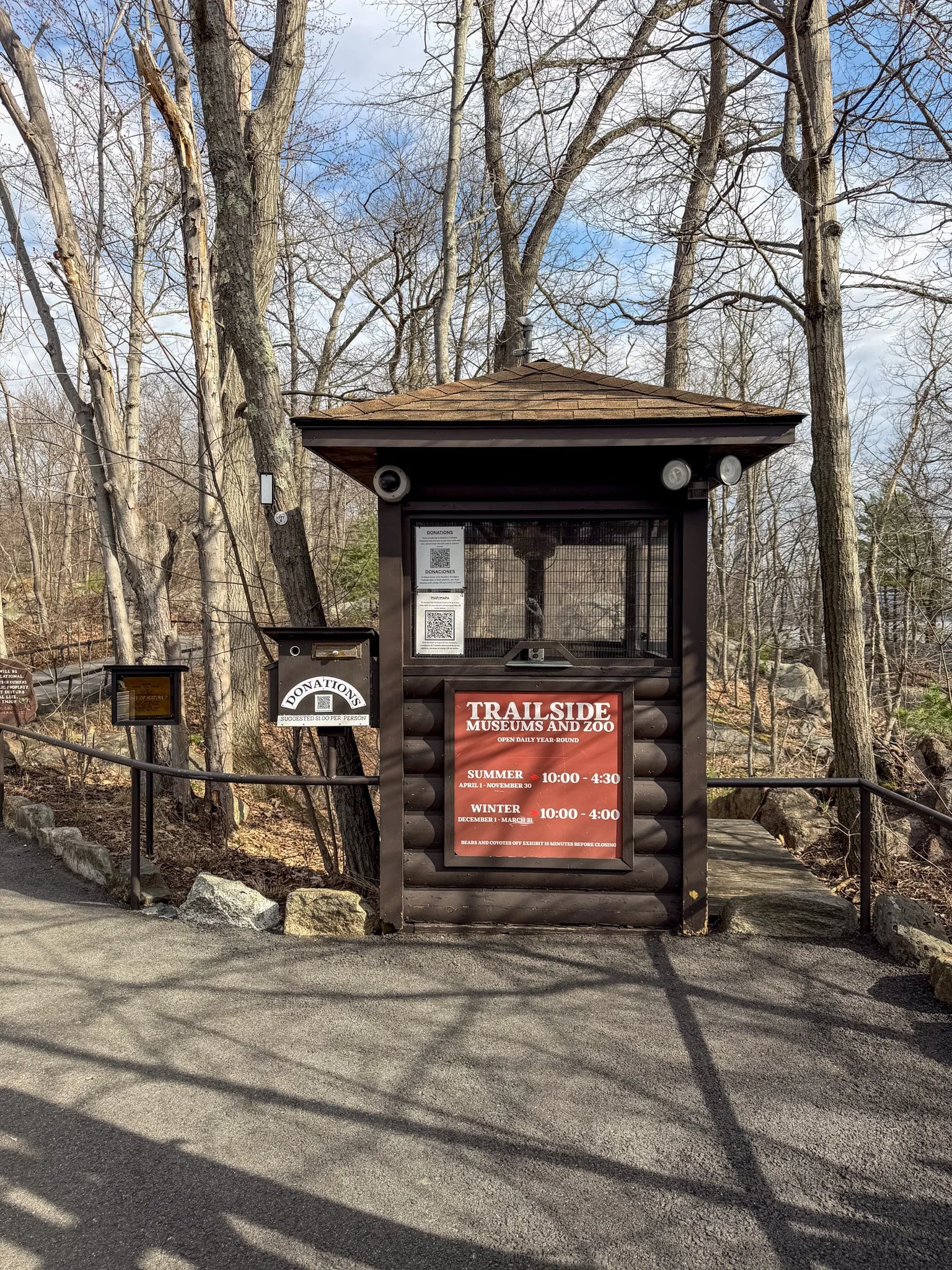 Entrance Kiosk at Trailside Zoo.jpg