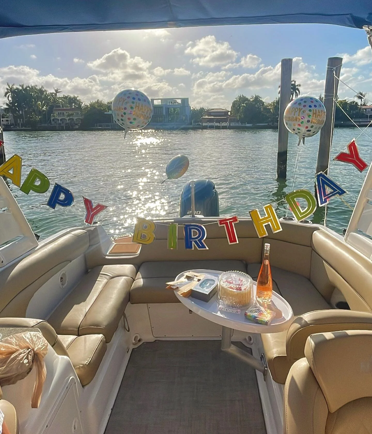🎉Is your birthday coming ? 
🎂Book our boat to celebrate your unforgettable birthday 
🎈Our captain takes care of everything you would ever need and makes sure your birthday is the most unique 
✨You will never dream too big with 1 Life Boat Rental✨
