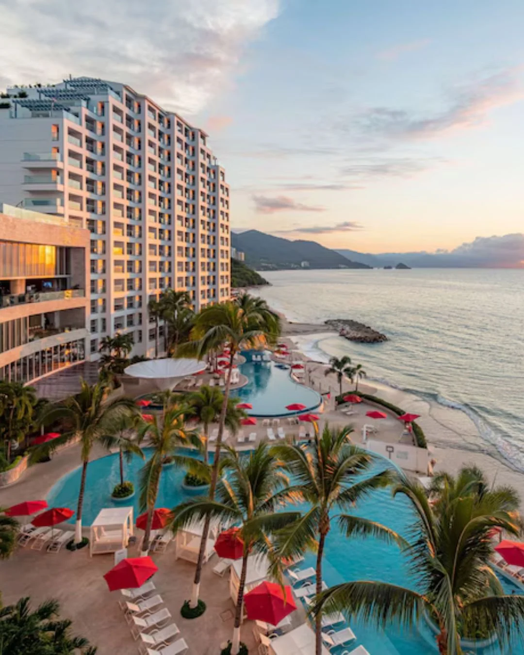 Your Ultimate Escape, at Hilton Vallarta Riviera 🌴

Ocean waves singing your to sleep, the warm sun giving your that vacation glow, and the luxury of an all-inclusive, adults-only paradise in one of Mexico&rsquo;s most breathtaking destinations. 🌊?