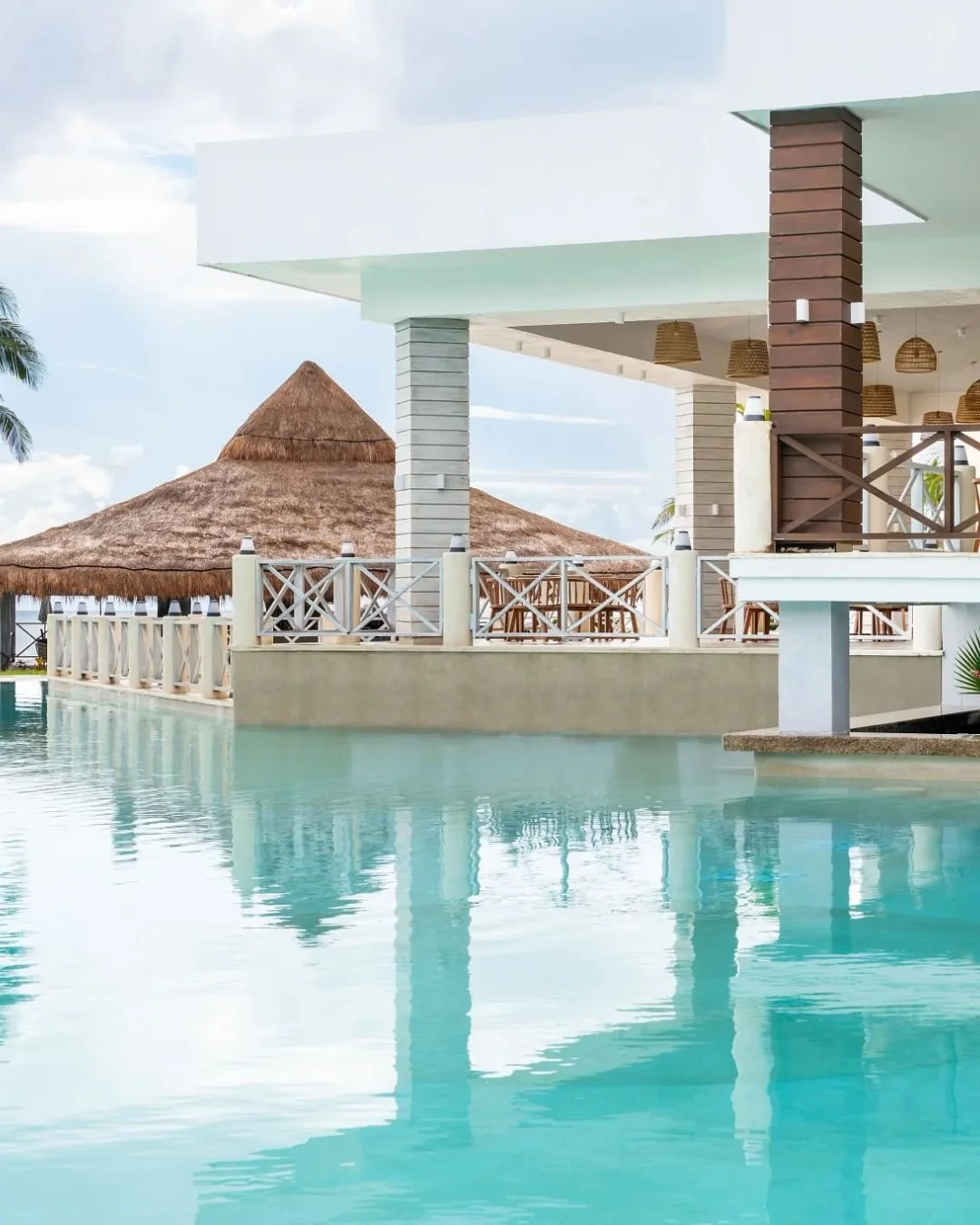 We&rsquo;re beyond excited to feature World of Hyatt Puerto Morelos Resort &amp; Spa 🌴🌊 

Nestled along the pristine beaches of Puerto Morelos, this luxurious retreat offers endless turquoise waters, lush tropical gardens, and world-class amenities