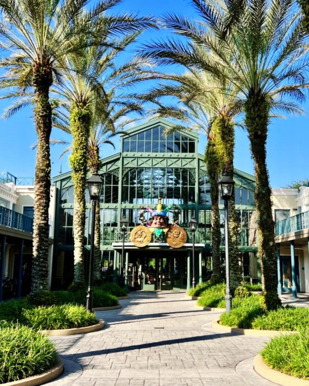 A Disney vacation with a little extra charm and comfort? Yes, please! ✨

Disney&rsquo;s Port Orleans &ndash; French Quarter offers beautiful New Orleans-inspired theming, a relaxing atmosphere, stunning riverside scenery, and easy transportation to t